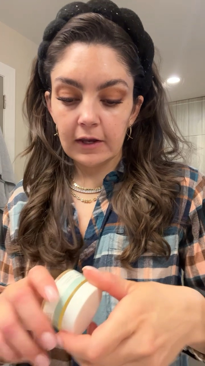 Favorite overnight balm to lock in moisture. Works instantly overnight! 