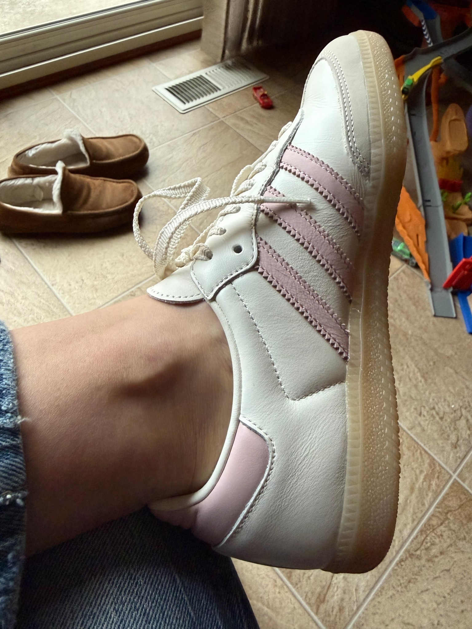 Perfect Spring sneakers 

I love these sneakers. They’re the perfect color combo for spring, a soft white, gray & light pink).  Not too much contrast either. Perfect for everyday activities and casual days at work! 

I went with size 7.5 - equivalent size to the larger of my usual sizes. Make sure you look at the size chart though and translate your US women’s size to the correct size!! 

#LTKmomlife