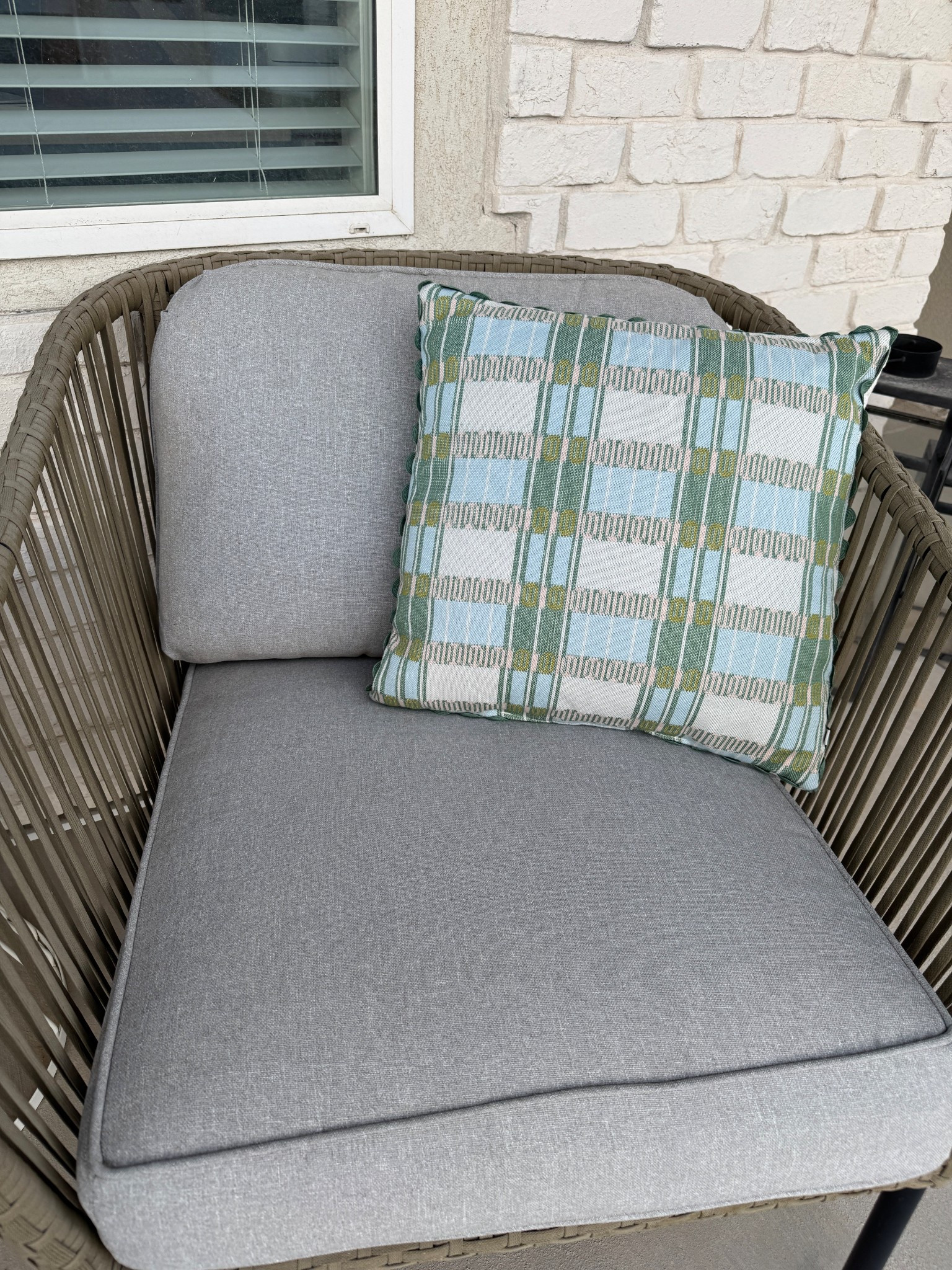 I have been on the hunt for cute outdoor pillows that are affordable for YEARS and I finally found the one! These are from Target and are so adorable! They also come in a coral pink color. ✨
Target hearthandhand outdoor spaces outdoor furniture home yard

#LTKHome #LTKSeasonal #LTKFindsUnder50