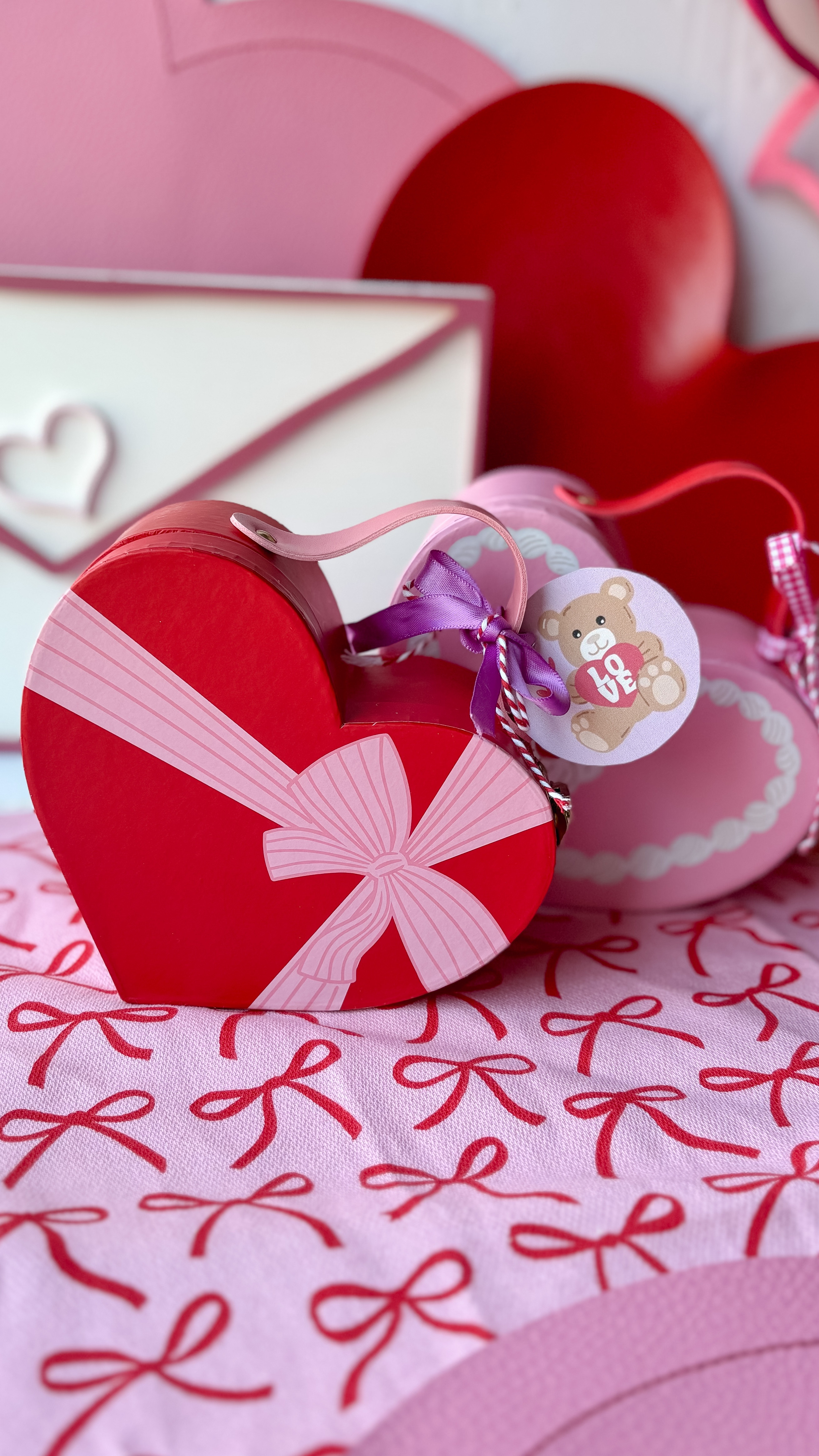 ♥️ Which Girlie Are You? ♥️

When it comes to Galentine giftgiving, are you all about wellness & beauty? 😌💋 Or a foodie and snack girl? 🍬🍫
These little suitcases are adorable for gifting either!

SHARE and SAVE this idea for your Galentine!

#LTKBeauty #LTKselfcare #LTKValentine