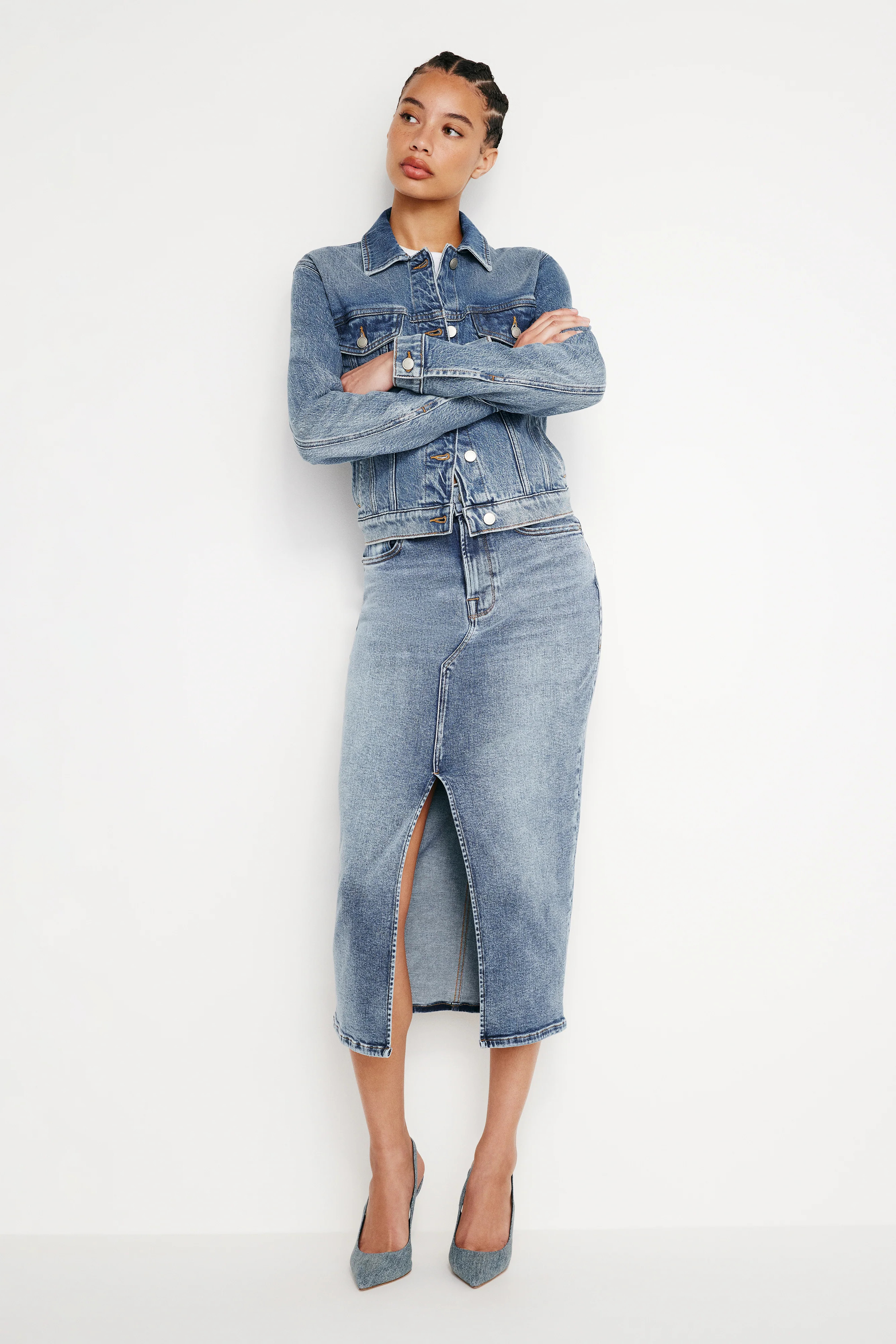 DENIM LIGHT COMPRESSION SLIT MIDI SKIRT | Good American