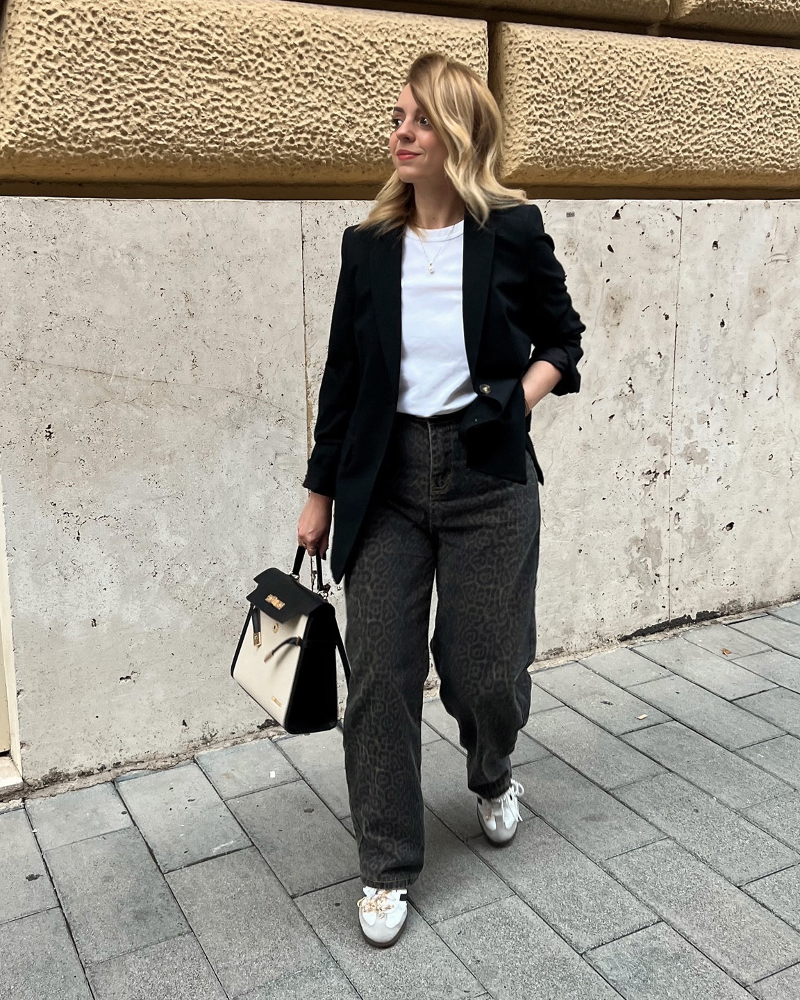 Fall outfit idea

Fall fashion, COS, H&M, Adidas, basic look, animalier jeans, Adidas samba, white t-shirt, black blazer

#LTKautumn #LTKitalia #LTKeurope
