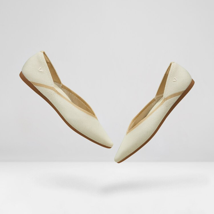 Pointed-Toe V-Cut Flats | VIVAIA