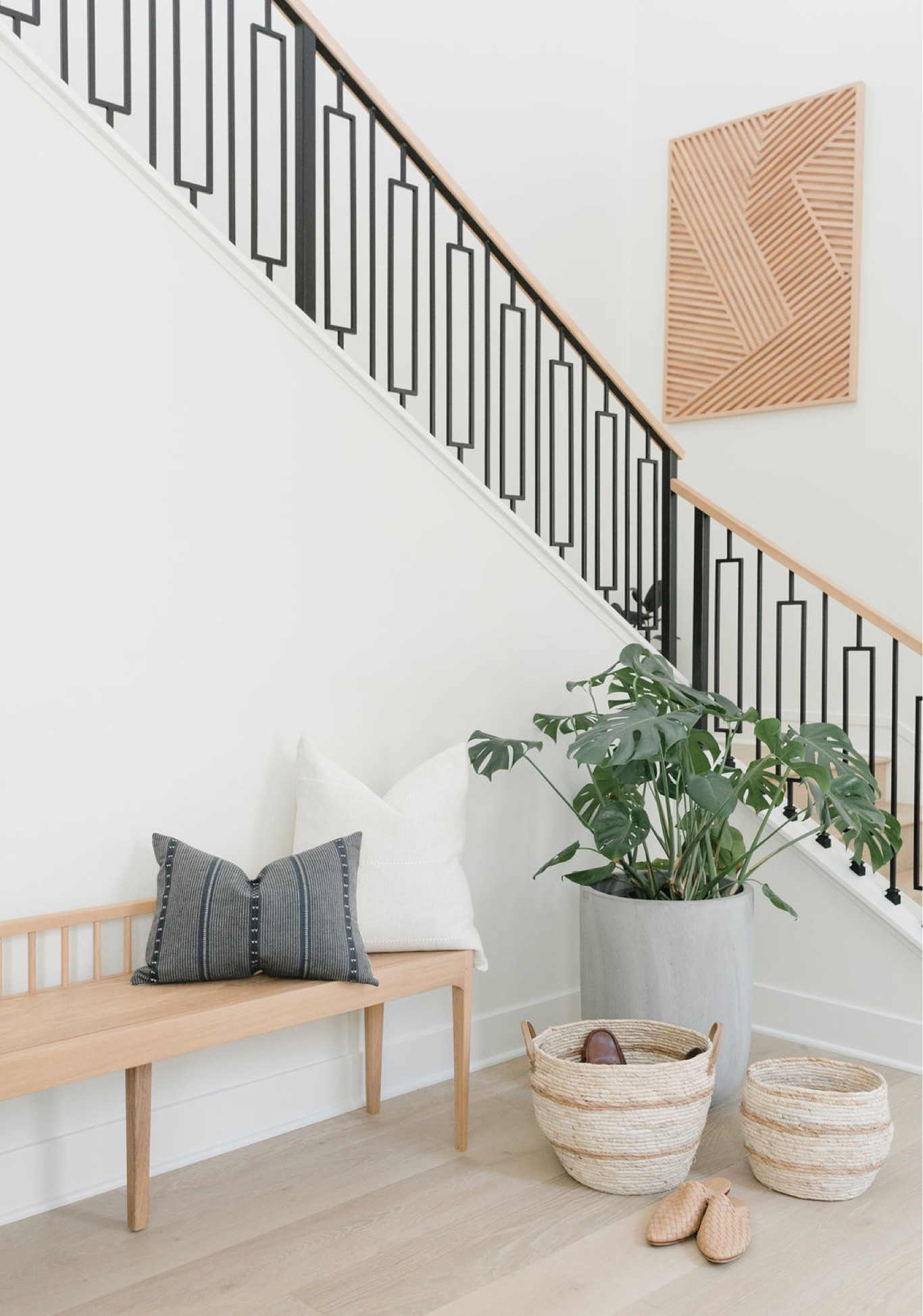 Modern and bright entryway with neutral decor and plants.

#entryway #entrydecor #plants #neutral #neutraldecor

#LTKunder100 #LTKhome