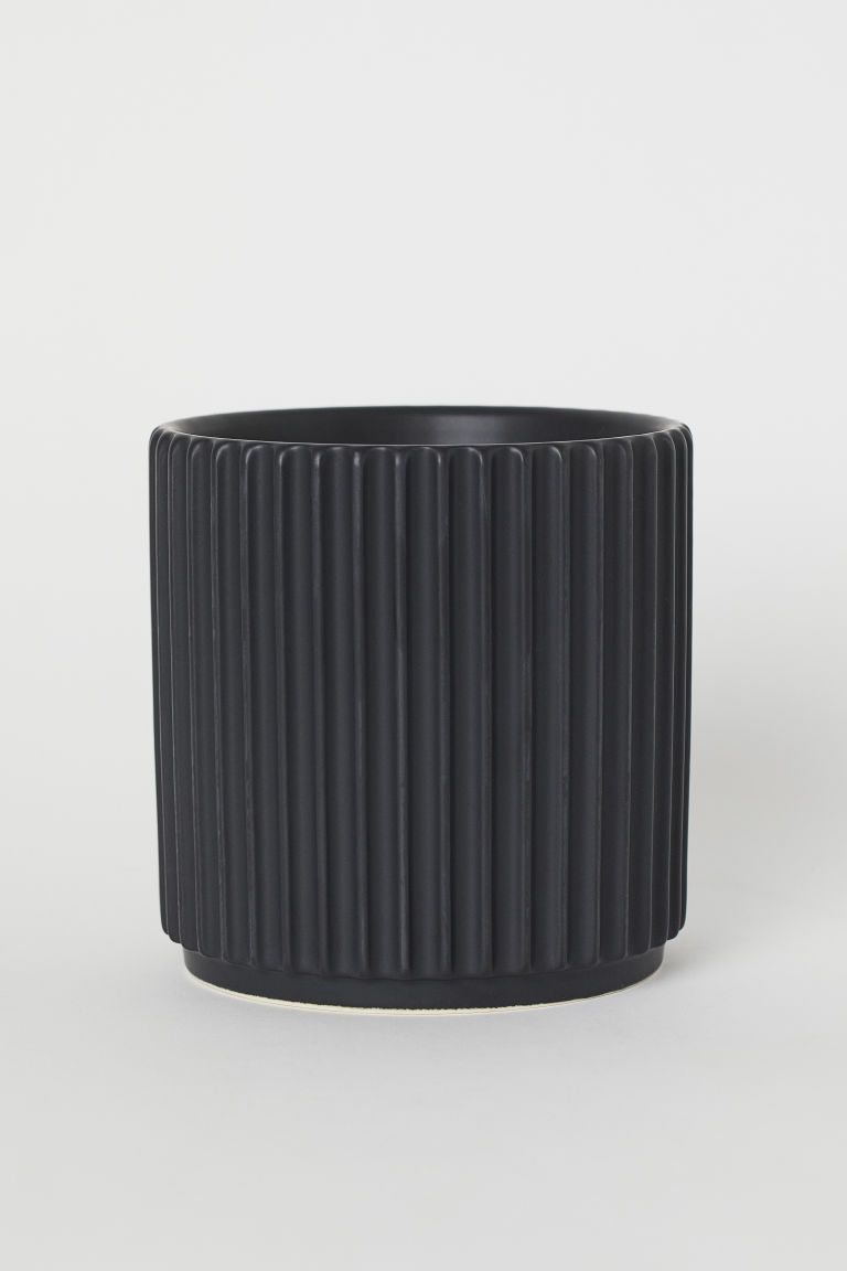 Plant pot in matte, glazed stoneware with a fluted finish. Inner diameter 4 3/4 in., height 5 1/2... | H&M (US + CA)