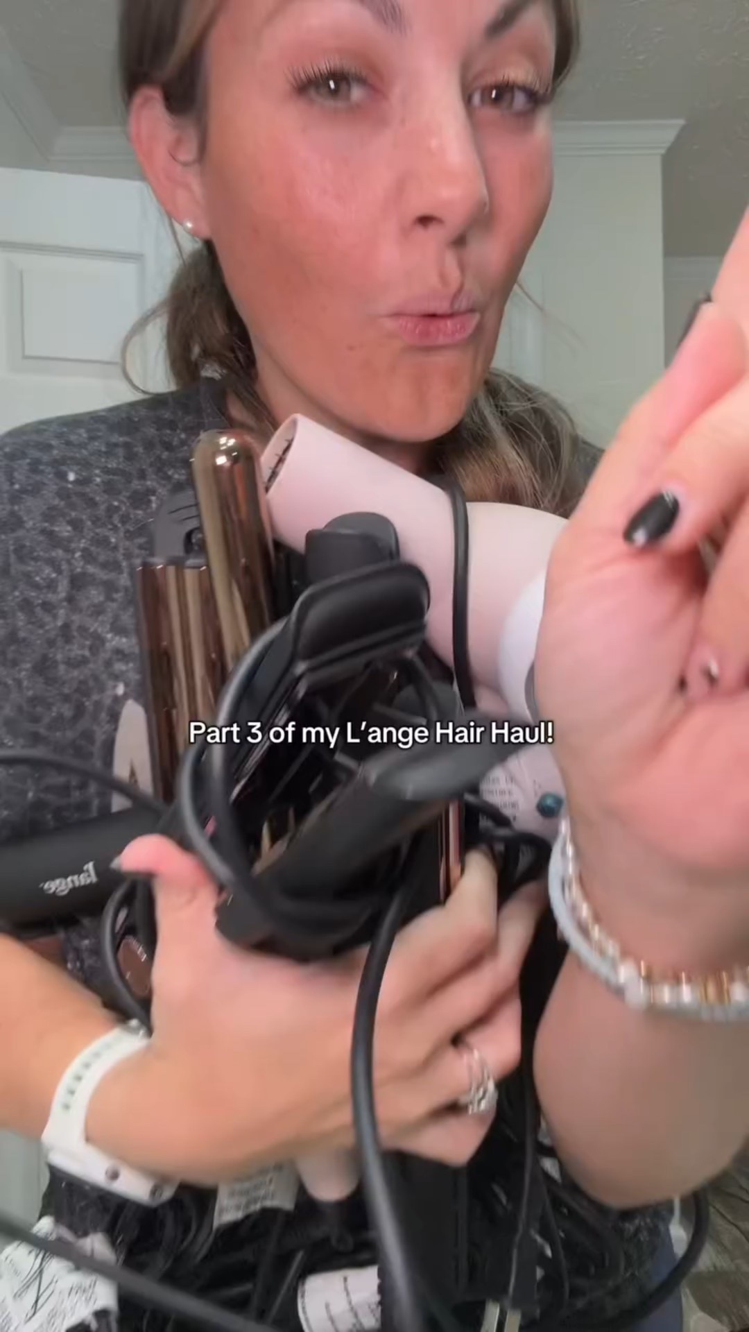 This versawaver is seriously so versatile and I love that and a hair tool because you can do different things with it! ##langehair##langewaver##waver##hair##tiktokshopcreatorpicks