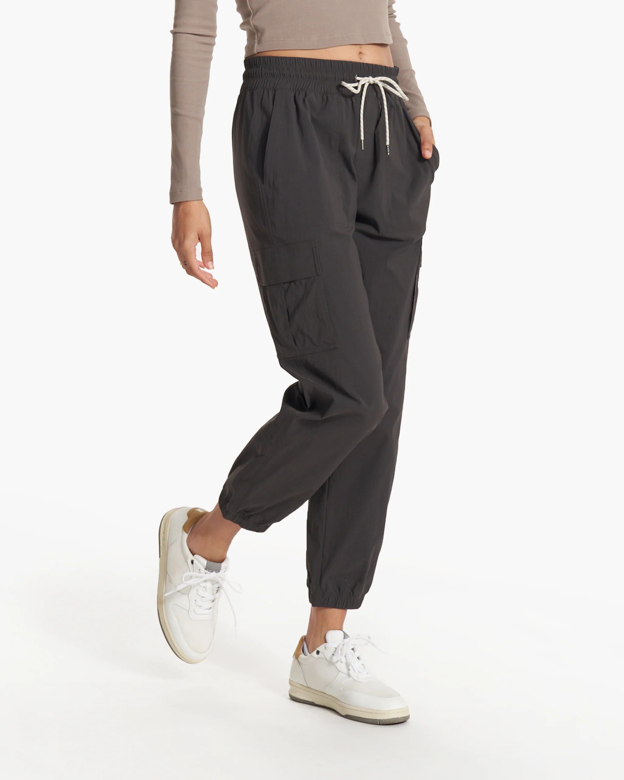 Scout Jogger | Women's Vintage Black Cargo Joggers | Vuori | Vuori Clothing (US & Canada)