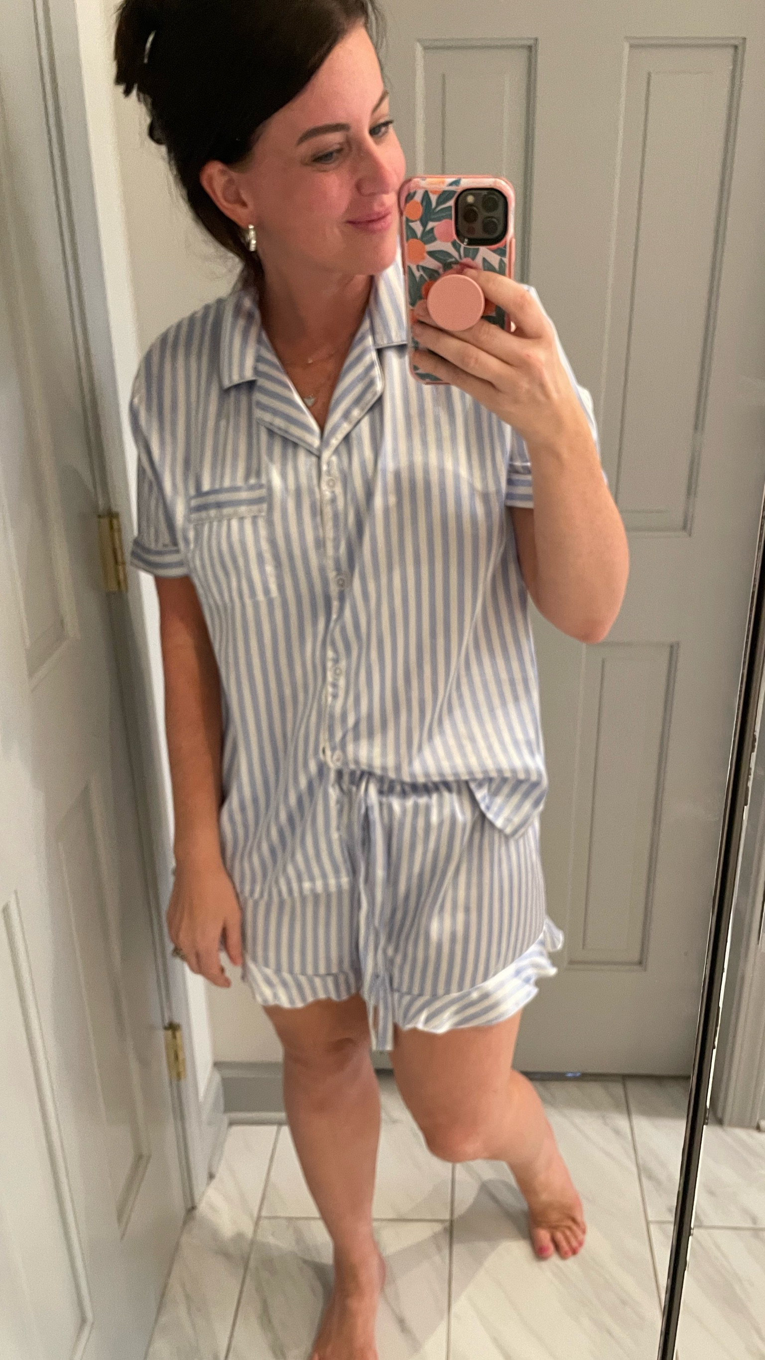 The best satin pj set! And it comes with four pieces… button down top, shorts, pants AND a tank! Comes in 8 different colors. The best set you’ll want in every color way! 