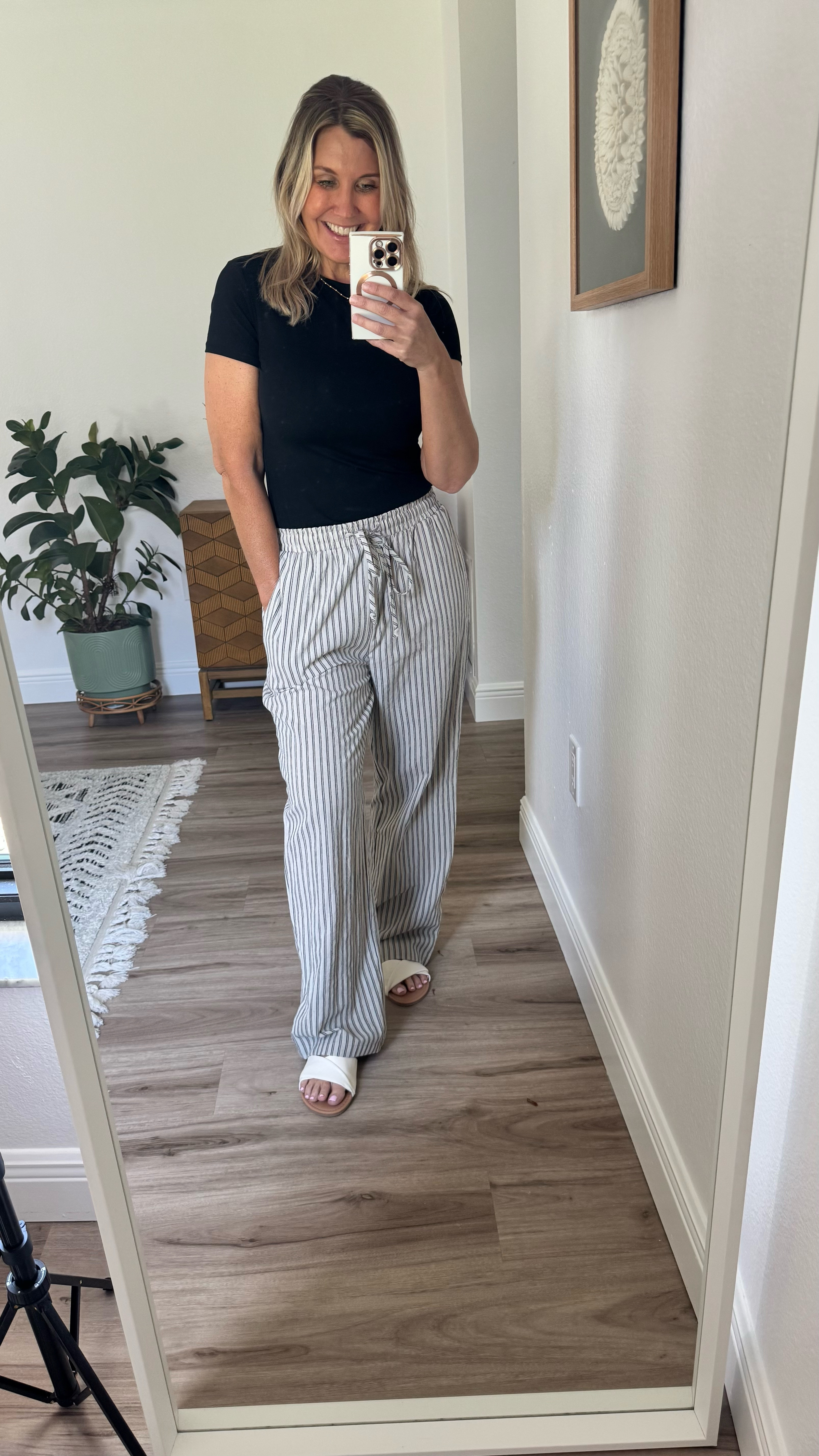 These pants are so comfy when you have those days!! Love loos like this!

Amazon comfy elastic waist pants | Stretchy pants | Casual pants | Amazon fashion | Full Amazon outfit | Affordable fashion | Everyday style



#LTKStyleTip #LTKOver40 #LTKFindsUnder50