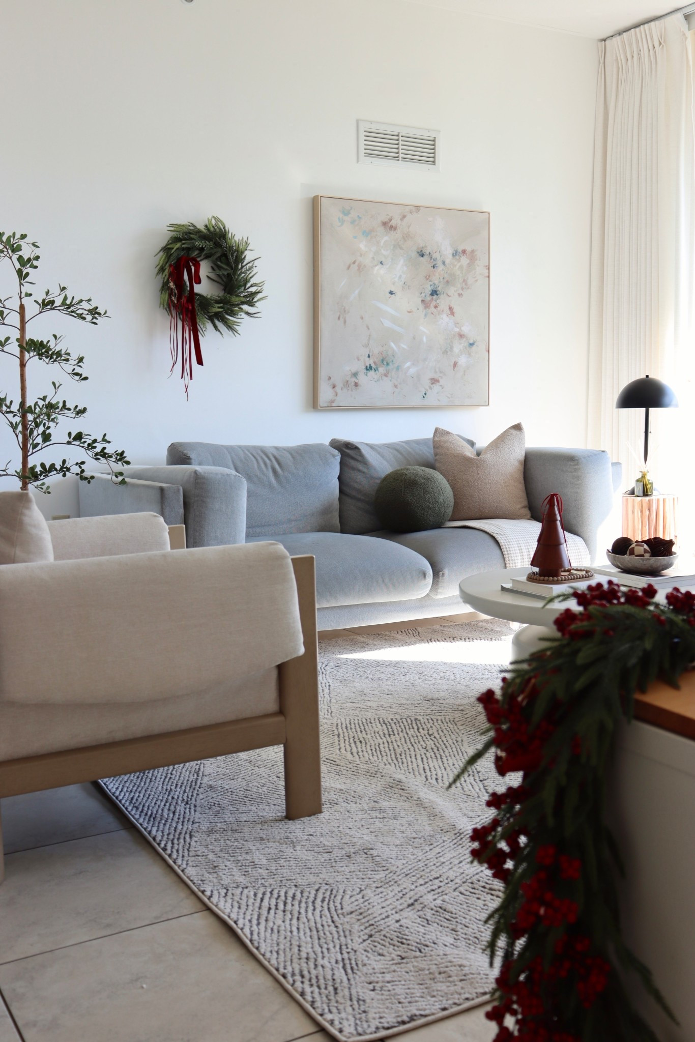 Christmas living decor ✨🎄

#LTKHome #LTKSeasonal #LTKHoliday