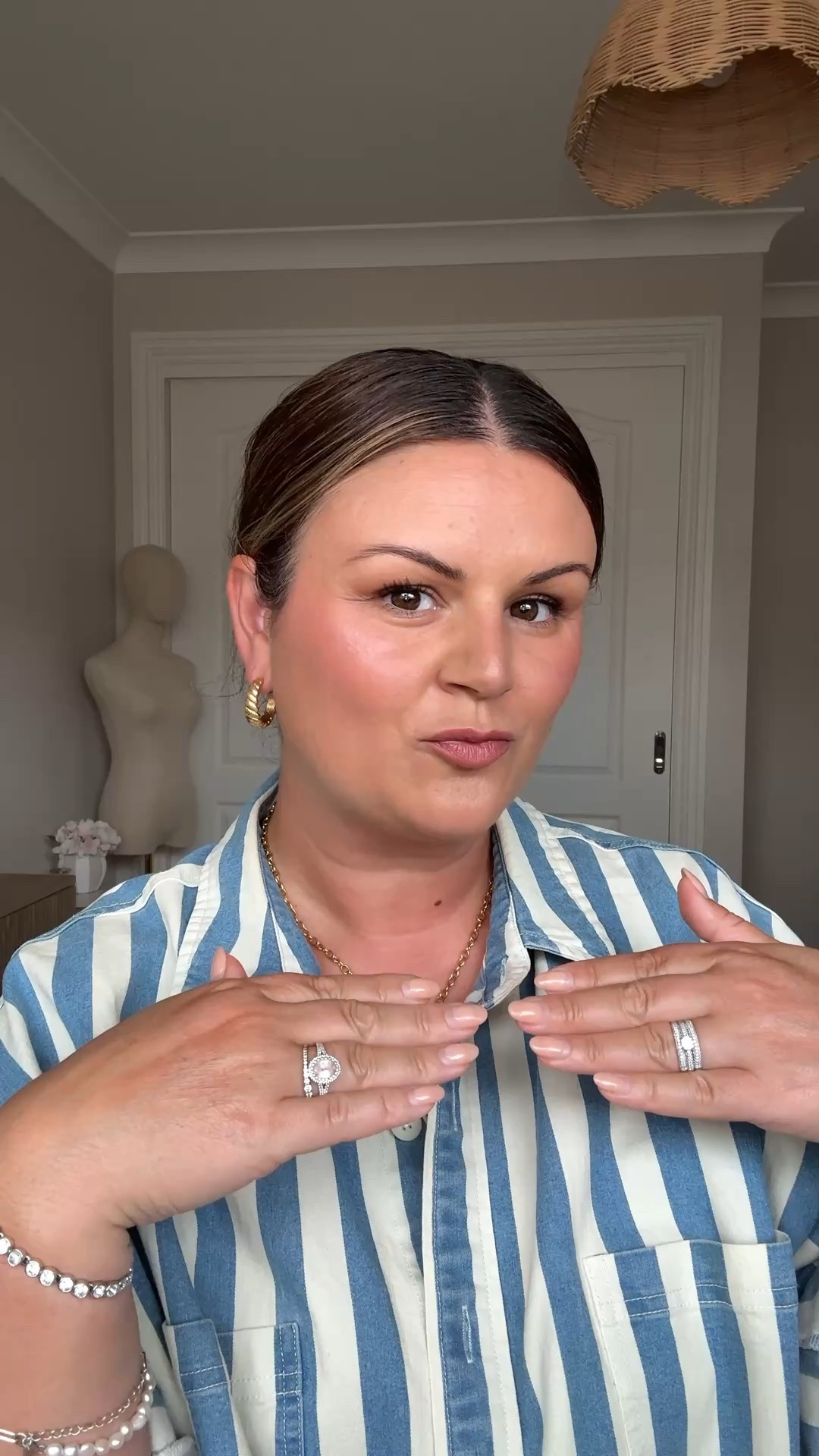 Let’s create this glowy everyday makeup look using some of my favourites! Also doubling up the eye shadow palette as my brow powder ✨


#LTKaustralia #LTKsummer #LTKbeauty