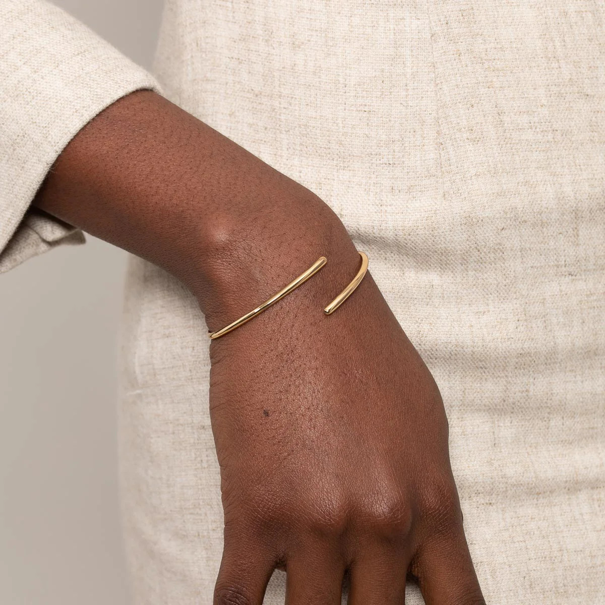 Twist Cuff in Gold | Astrid & Miyu UK