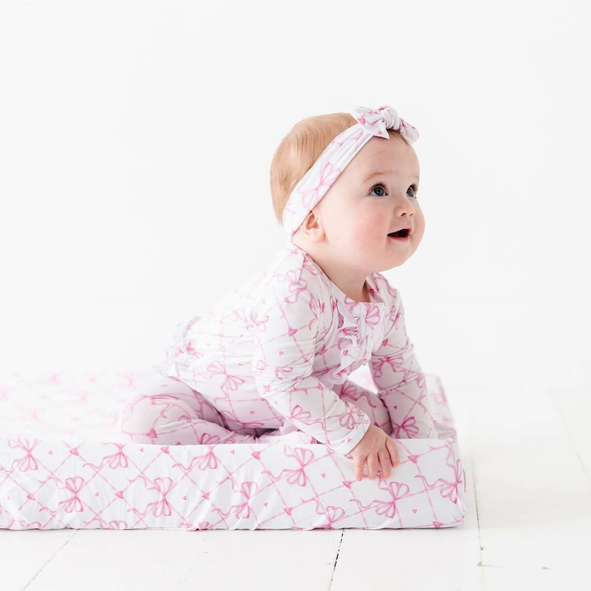 Take A Bow Changing Pad Cover | Bums & Roses