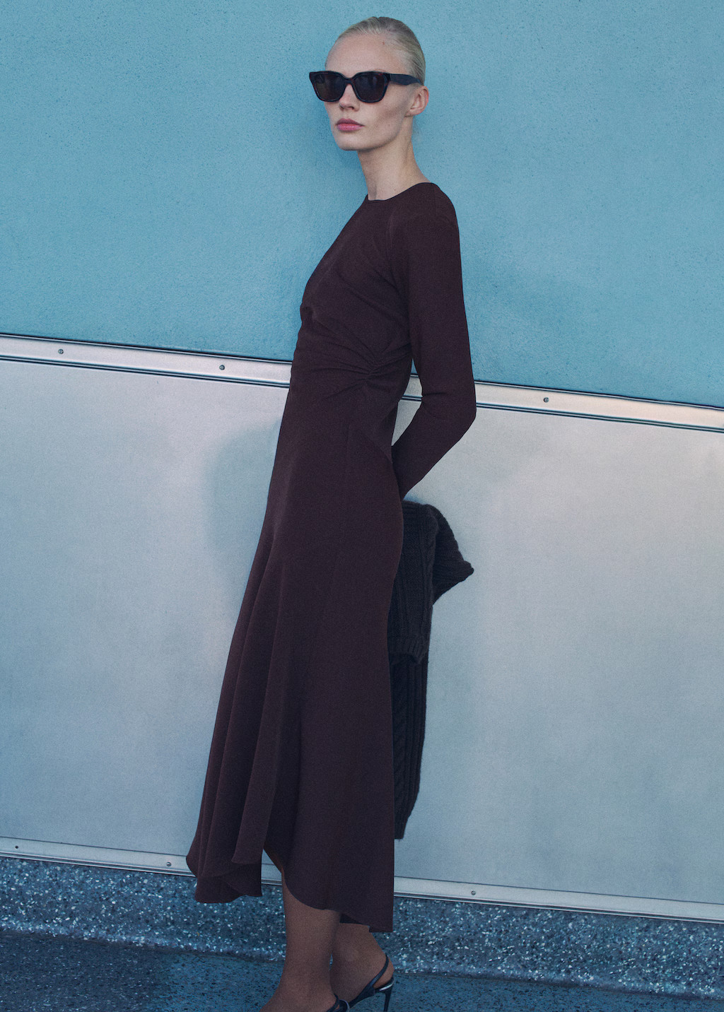 Midi-Kleid mit drapierter Taille - Damen | MANGO Deutschland | Mango EU