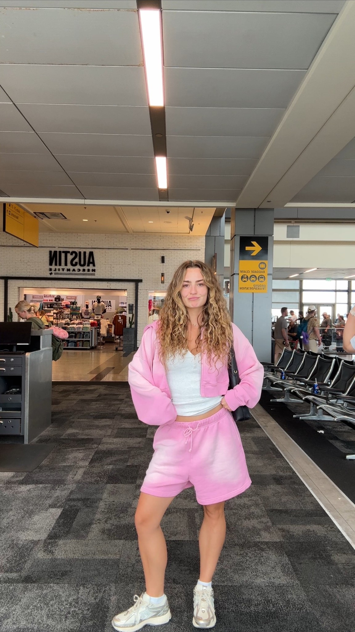 wish i would’ve sized up on the hoodie to a L!

#LTKStyleTip