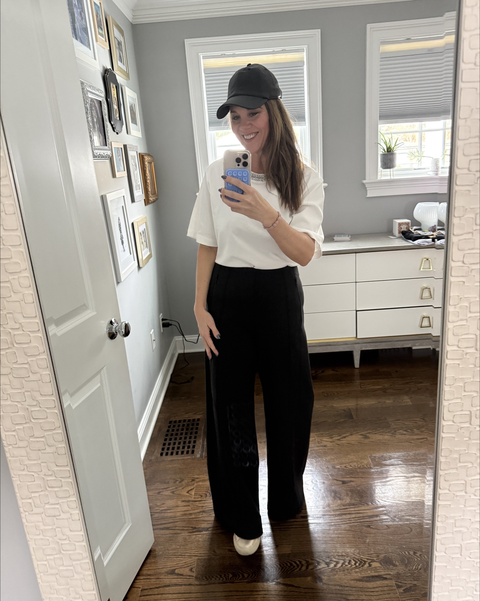 Here’s the 10/10 pants I just showed you in red— but in black! 🖤 

I can’t recommend these more highly. So comfortable and they go with just about anything. Also the PERFECT length for sneakers (for reference I’m 5’7” and a size 8– I bought a size M). 



#LTKootd #LTKOver40 #LTKMidsize