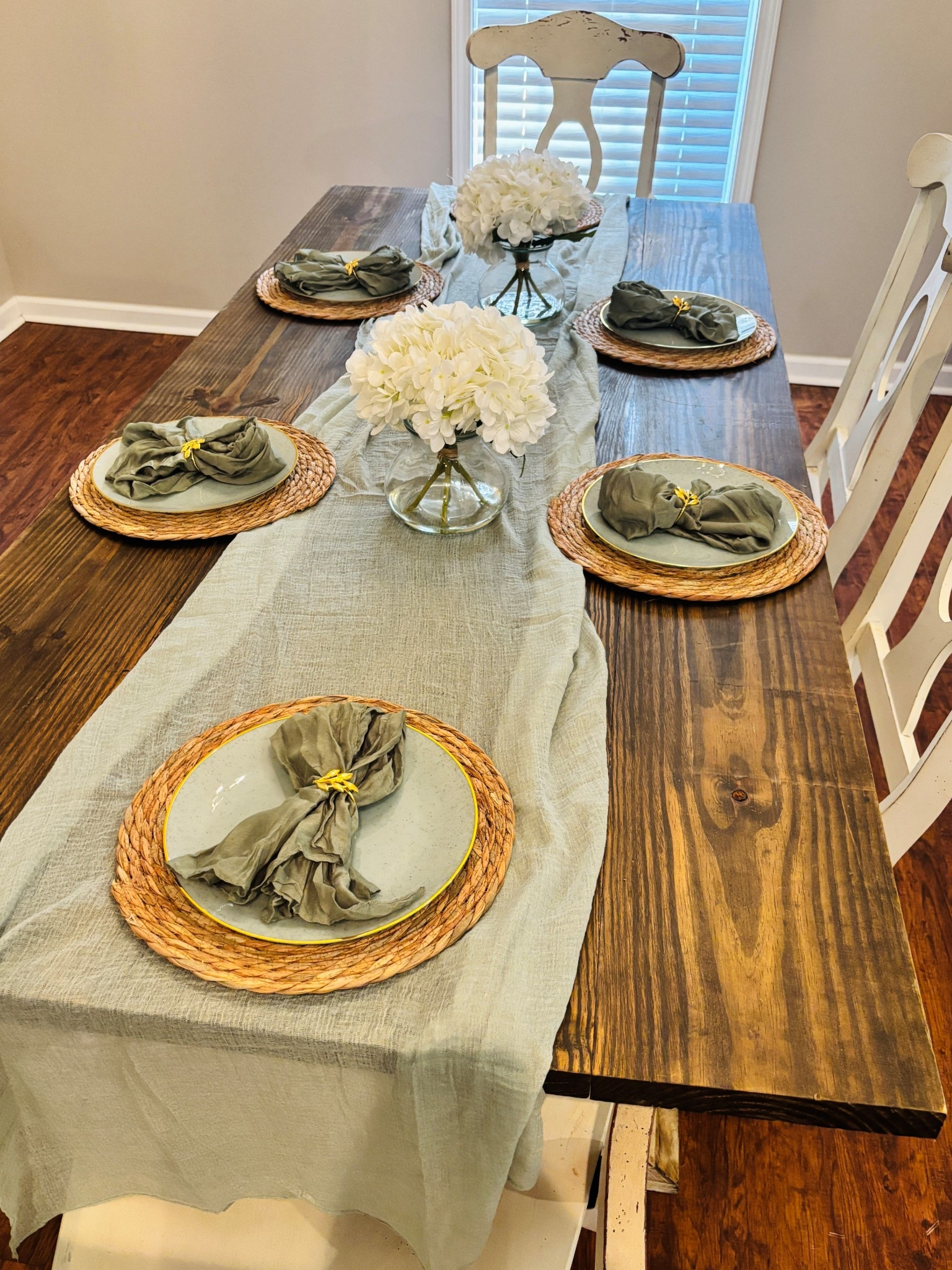 The CUTEST spring table scape! 💚

#LTKSeasonal #LTKSaleAlert #LTKHome