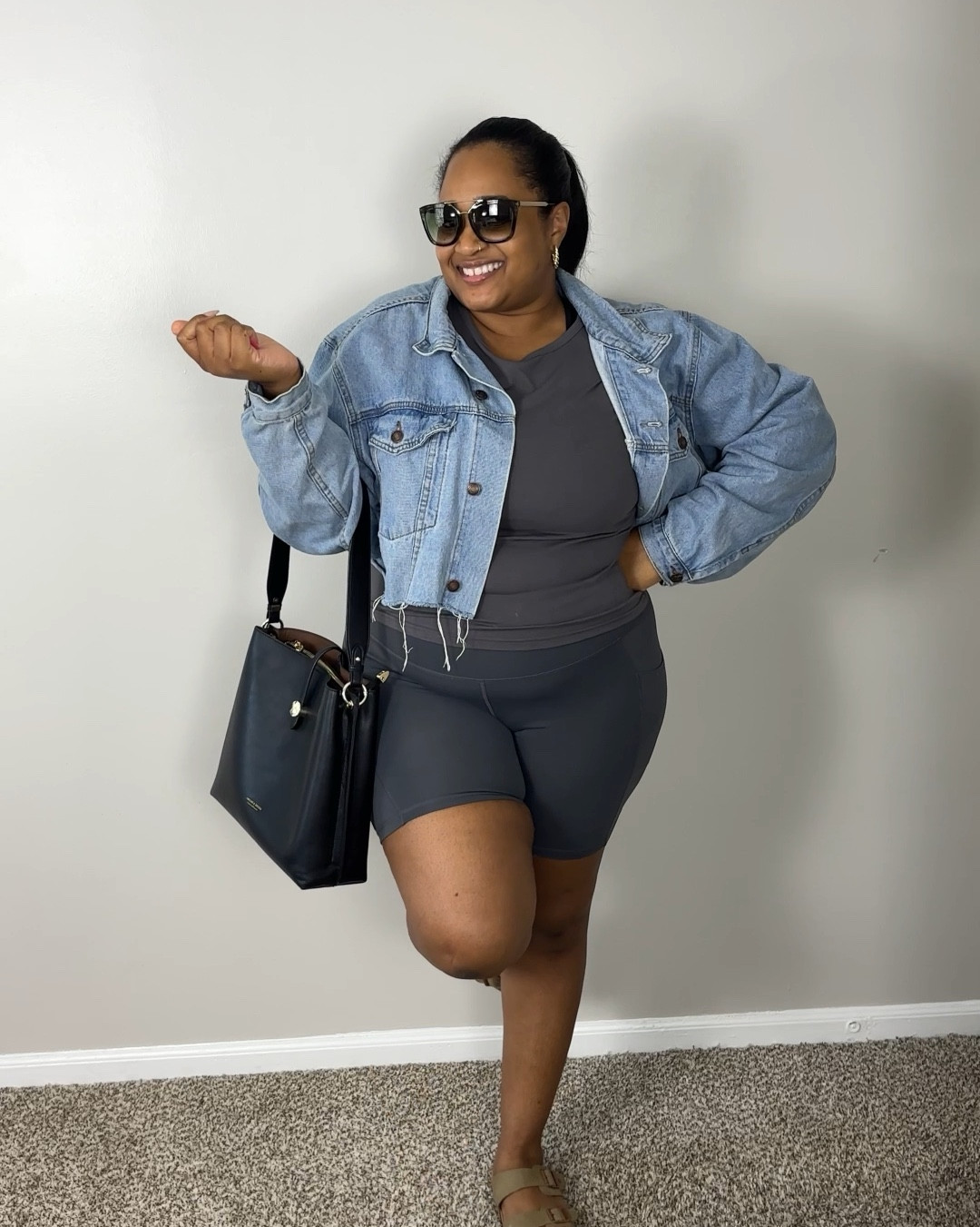 Top: XL
Shorts: XL
Shoes: TTS

Regular stats:
Size 14
5’4”
205 lbs

#LTKActive #LTKfindsunder50 #LTKmidsize