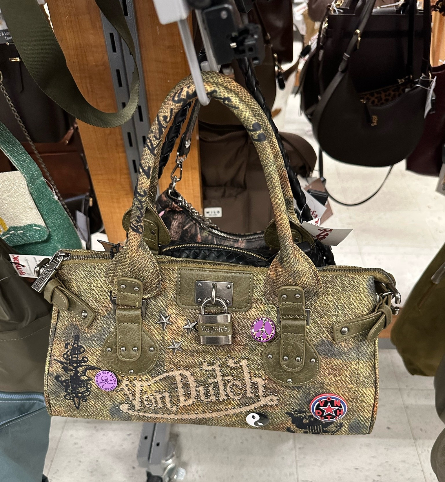 New find @TJ Maxx and found exact one 



Fall handbag

#LTKSaleAlert #LTKootd #LTKmomlife