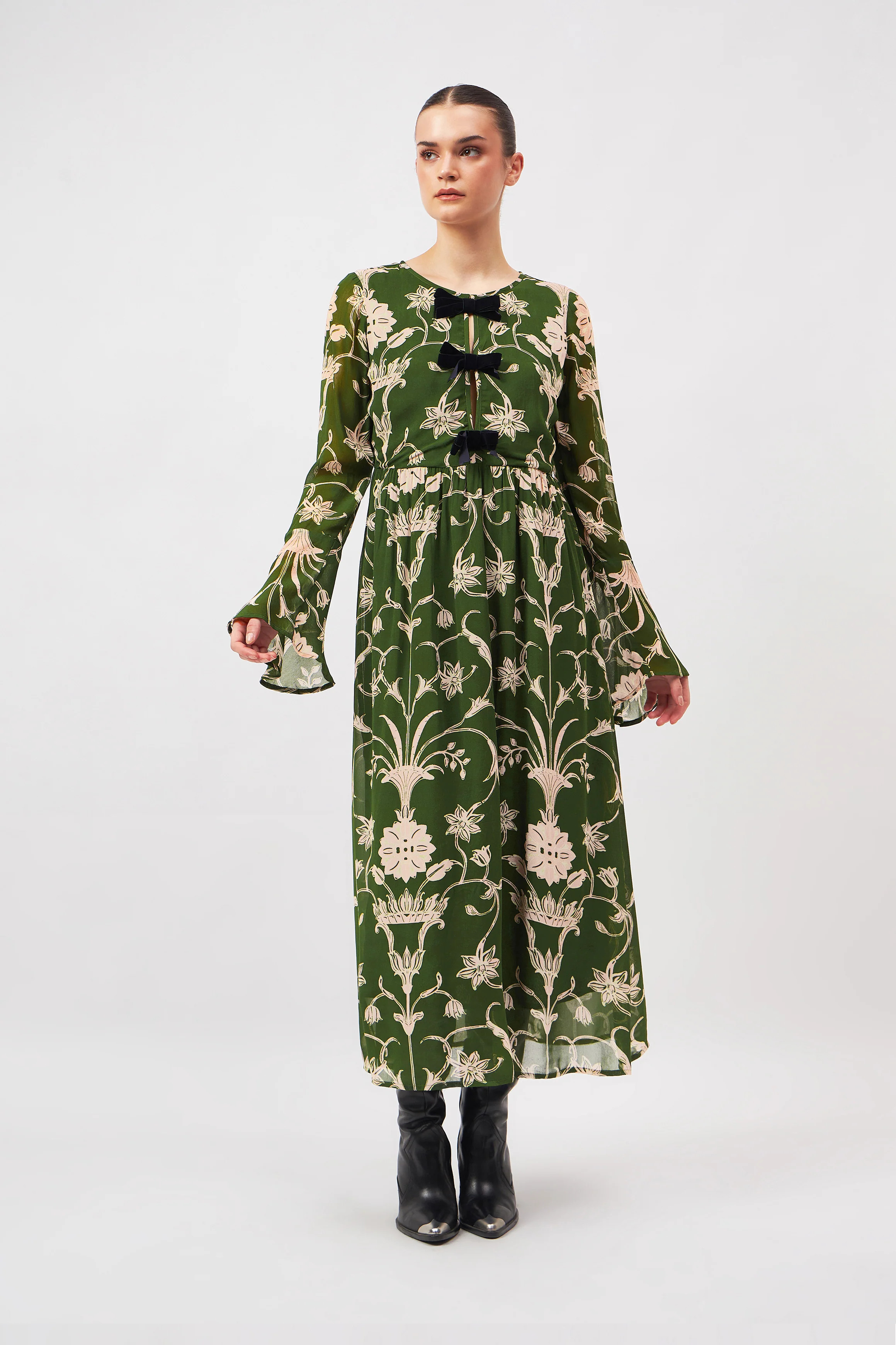 1487 Gwen | Beyond By Vera