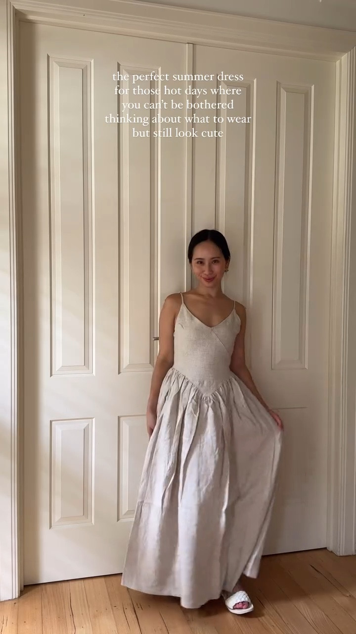 Sometimes a cute summer dress is all you need for summer 🫶🏻 
Find my outfit details on @ltk.australia 🤍 
.
.
.
.
.
.
#petitefashionblogger #petitefashion #melbournefashionblogger #linendress #outfitreel #grwmoutfit #dissh @dissh #ausfashion #summerdresses #summeroutfitideas #summeroutfitinspo @jacquemus #designerbag