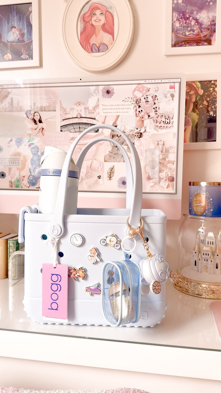 Bibbidi bobbidi Bogg ✨🩵

summer essentials ☀️🫧💙 but make them Cinderella coded, at least for me 🙈

a huge thank you to @boggbags for sending these accessories my way and helping make my Cinderella inspired summer dreams come true 🩵✨ #gifted
.
.
.
#BoggBag #DisneyCreator #CinderellaStyle #SummerEssentials