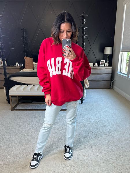 The popular trending oversized sweatshirt. I’m wearing a L. Jeans are OOS but I’ll find similar ones soon!