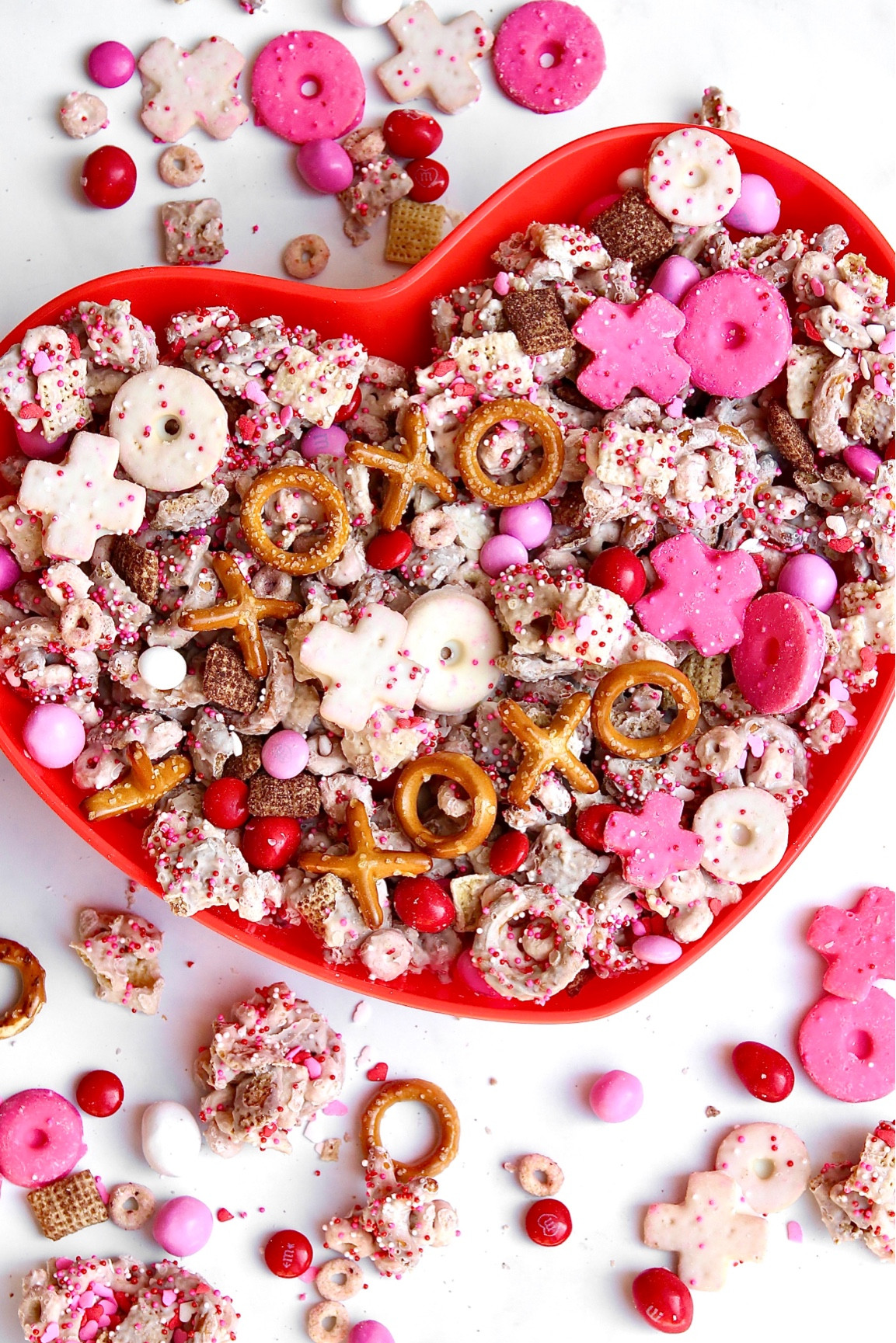 What’s sweet, salty, and made with 100% true love⁉️ This XOXO Valentine’s Snack Mix! 💕🥰

#LTKParties 

#LTKSeasonal