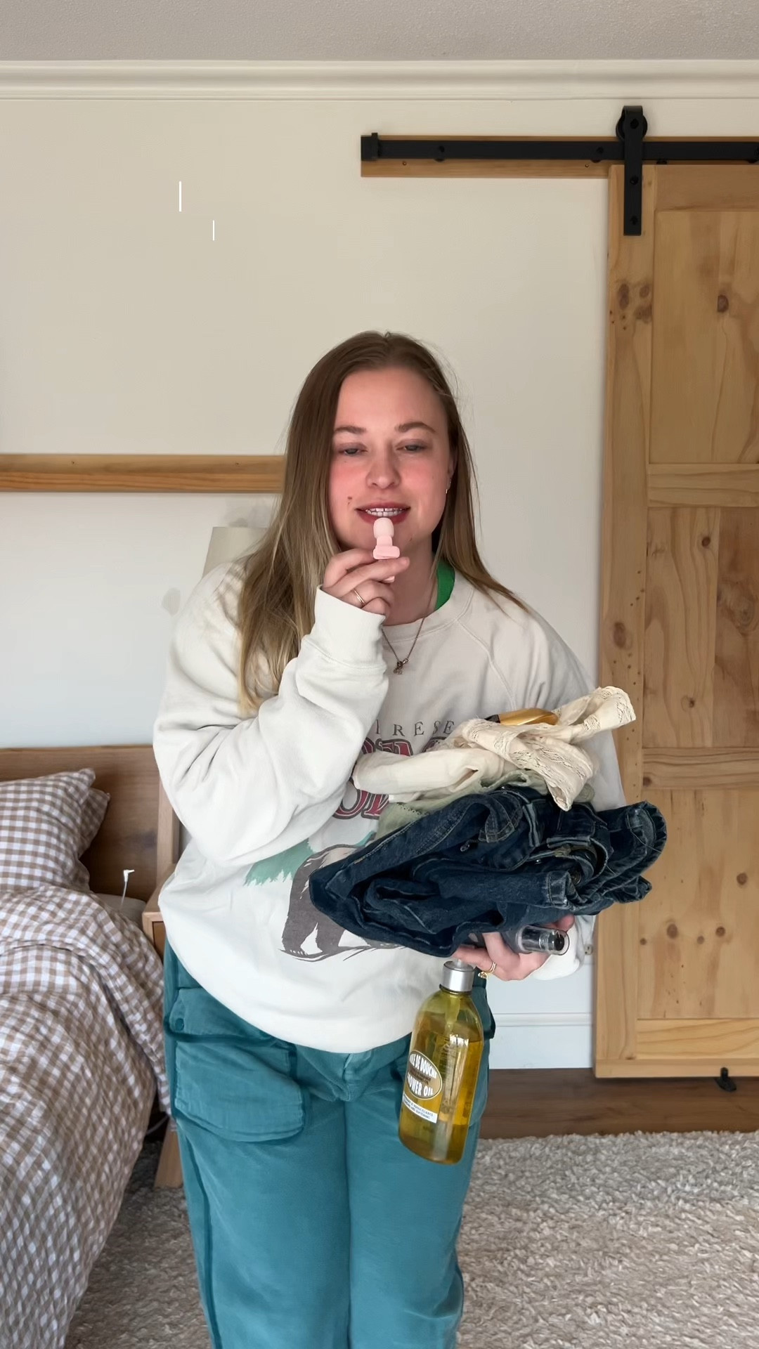 Monthly favorites ~ March 🌸💛🌷 blouse, basic tees, overalls, perfume, skin tint & shower gel 🫶🏻 

Was a hard month to narrow down because I had SO many favorites this month! 

#monthlyfavorites #favorites #favoritethings #fashionfavorites #beautyfavorites 