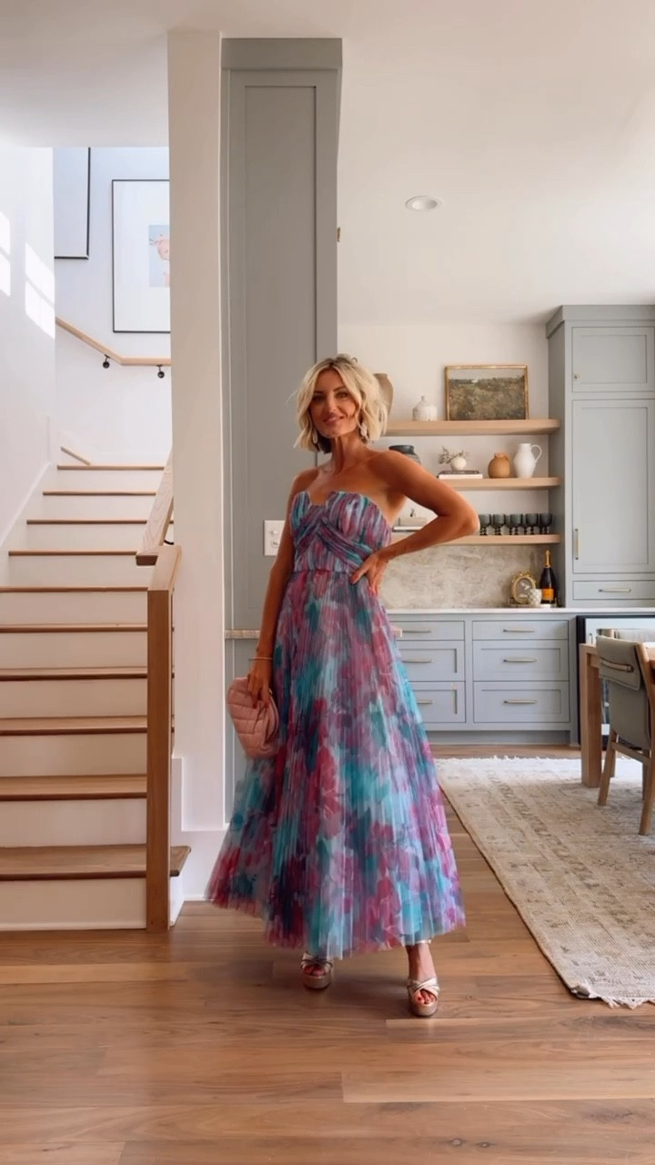 Love the colors on this dress! Wearing XS! Use code LOVERLY20 for 20% off this dress this weekend!

Loverly Grey, Anthropologie sale, summer wedding guest dress, formal dress, black tie wedding 

#LTKStyleTip #LTKWedding #LTKSeasonal