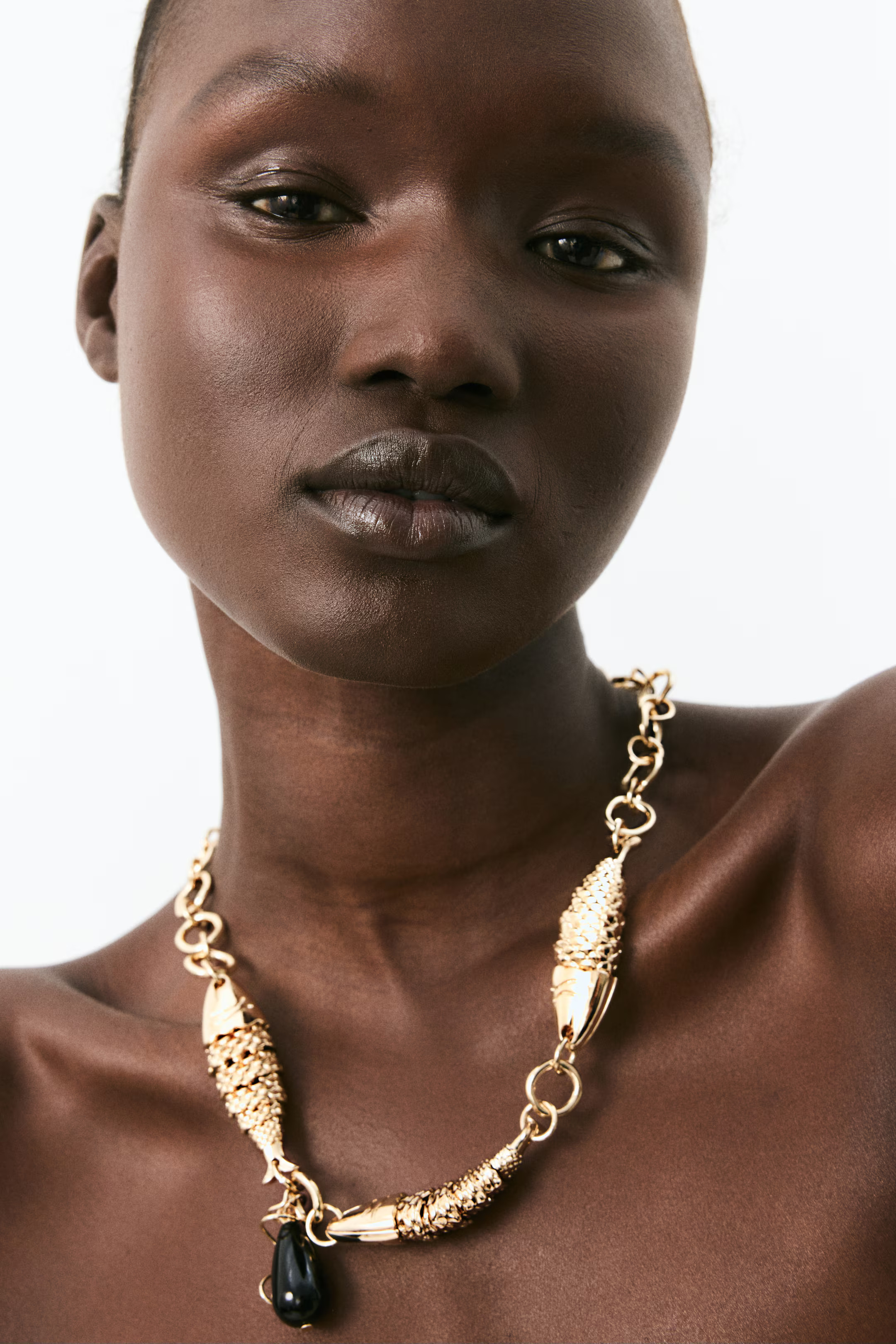 Fish-detail pendant necklace | H&M (UK, MY, IN, SG, PH, TW, HK)