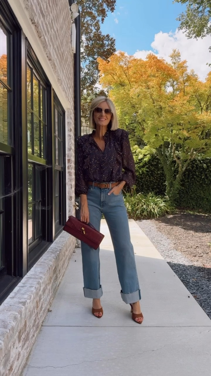 Love the ruffles on this patterned blouse! Wearing XS/26! Use code AFLOVERLY for an extra 15% off these jeans!

Loverly Grey, loft, Abercrombie sale, fall outfit 

#LTKSeasonal #LTKSaleAlert #LTKStyleTip