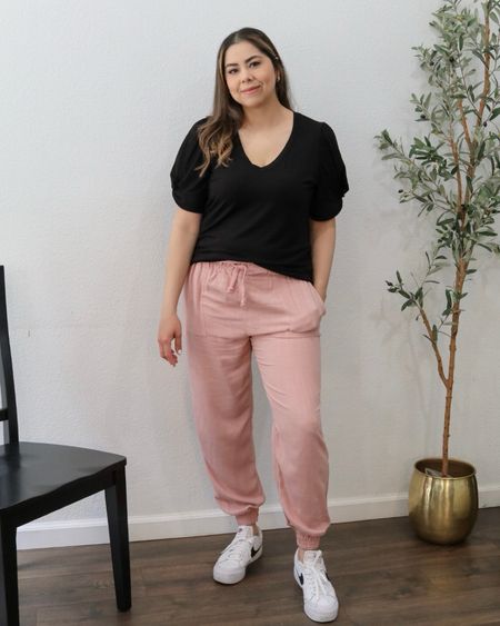 comfortable spring outfit with linen joggers

#LTKstyletip #LTKSeasonal #LTKfindsunder100