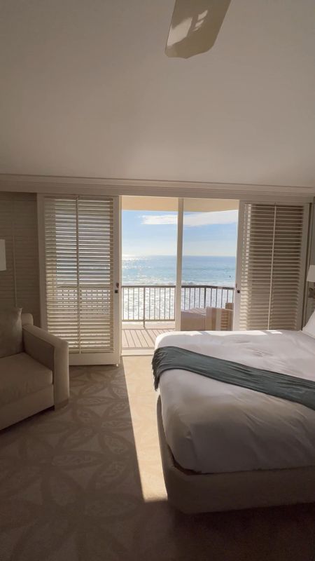 Add this romantic stay along the Southern California coastline to your Bucketlist! 🌊 You can’t beat the beach front views from this hotel! 

📍Surf & Sand Resort in Laguna Beach