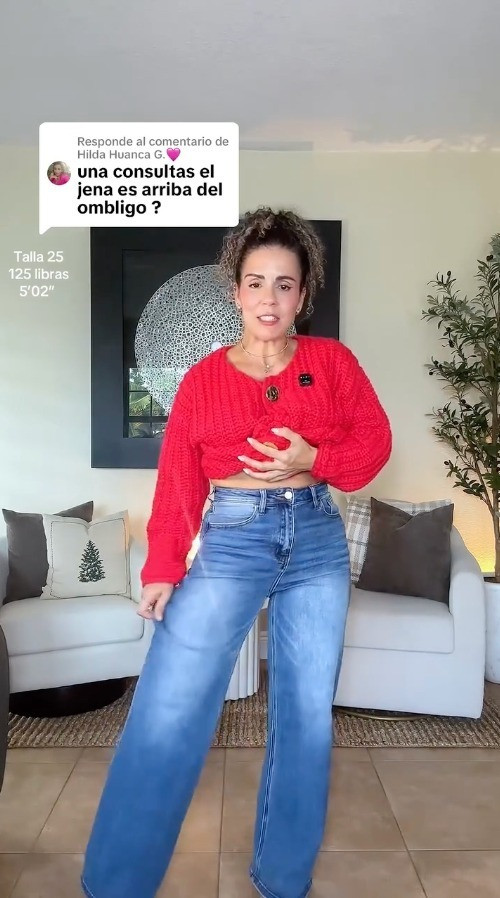 Usando Jeans talla 25 , peso 125 libras y mido 5’02” como referencia . ( solo para chicas petite ) si eres muy alta te quedará corto . 

 #LTKStyleTip #LTKmomlife #LTKOver40