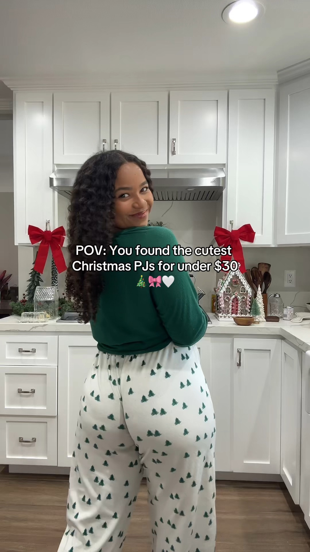 I am totally in love with these christmas tree pjs!! I’m wearing a size medium for a more comfy and loose fit! I’m usually a small but I like my pjs to be big!!


Christmas pjs
cute pajamas
seasonal pajamas
target christmas pajamas 

#LTKHoliday #LTKVideo #LTKfindsunder50