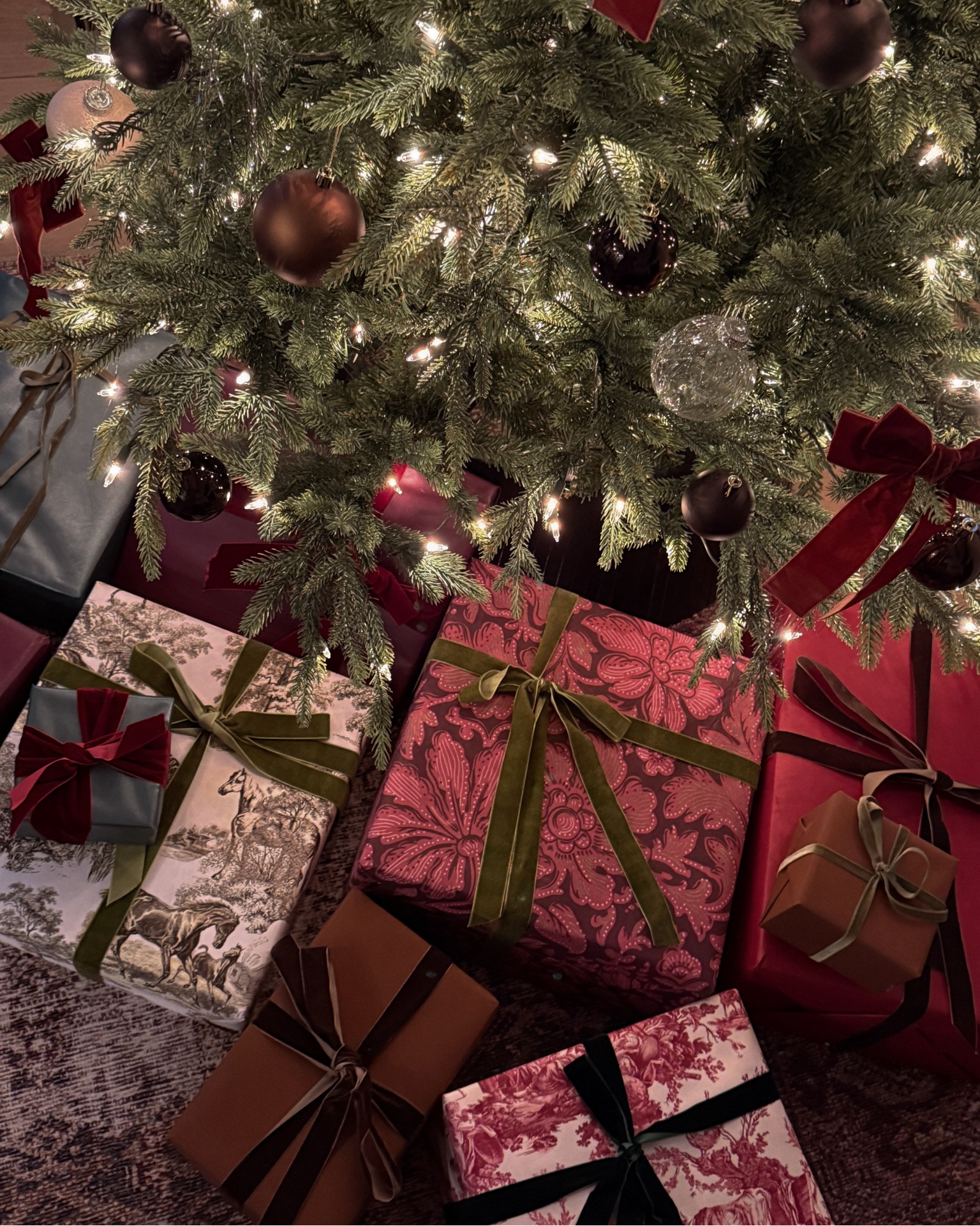 Christmas wrapping paper 🫶🏼 #kathleenpost 



#LTKSeasonal #LTKHoliday