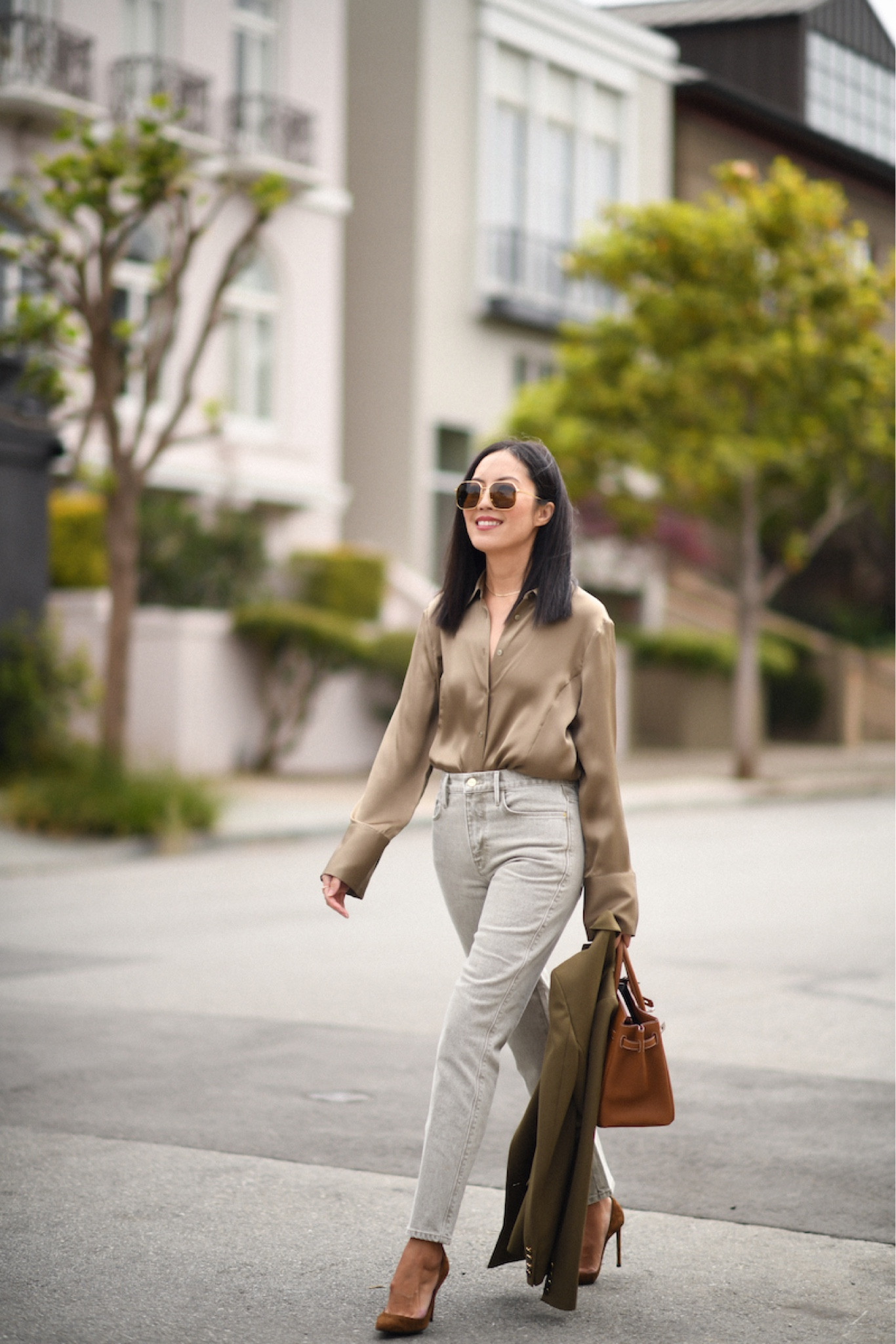 Chic look that couldn’t be easier to put together! Olive green silk blouse, blazer, light beige straight leg jeans, and suede pumps.


#professionalwear
#businesscasual
#casualfridays
#officeoutfits
#transitionaloutfits

#LTKstyletip #LTKworkwear #LTKSeasonal