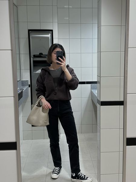 Jacket: Aritzia. Tts. I’m in xs 
Base layer: Everlane. A really good quality long sleeve tee
Jeans: ON SALE HALF OFF!!! Tts. Really really love these jeans. 
Converse chucks. Runs large. I sized down half a size 
Naghedi bag

#LTKsalealert