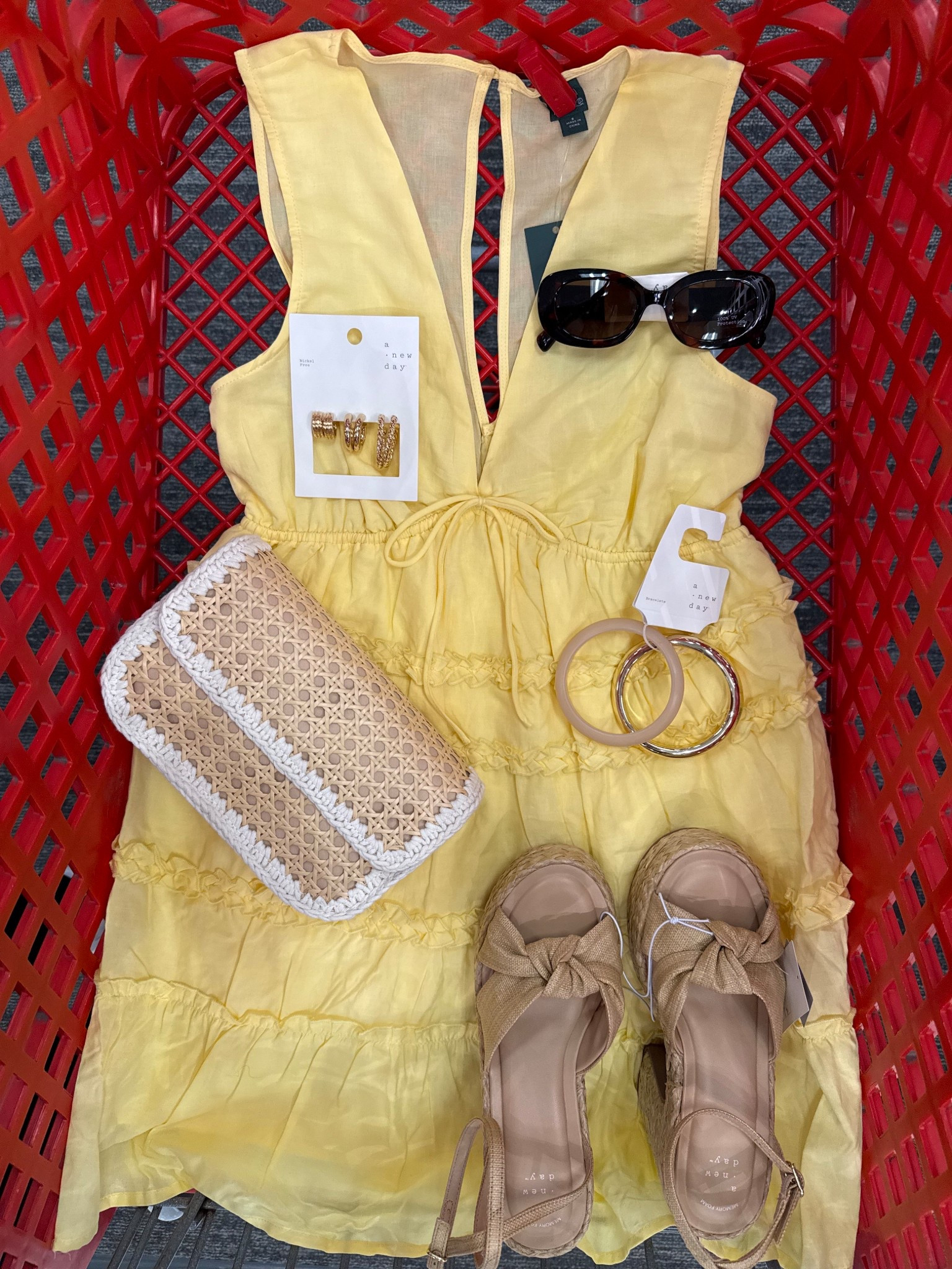 Dressed like sunshine today ☀️💛✨