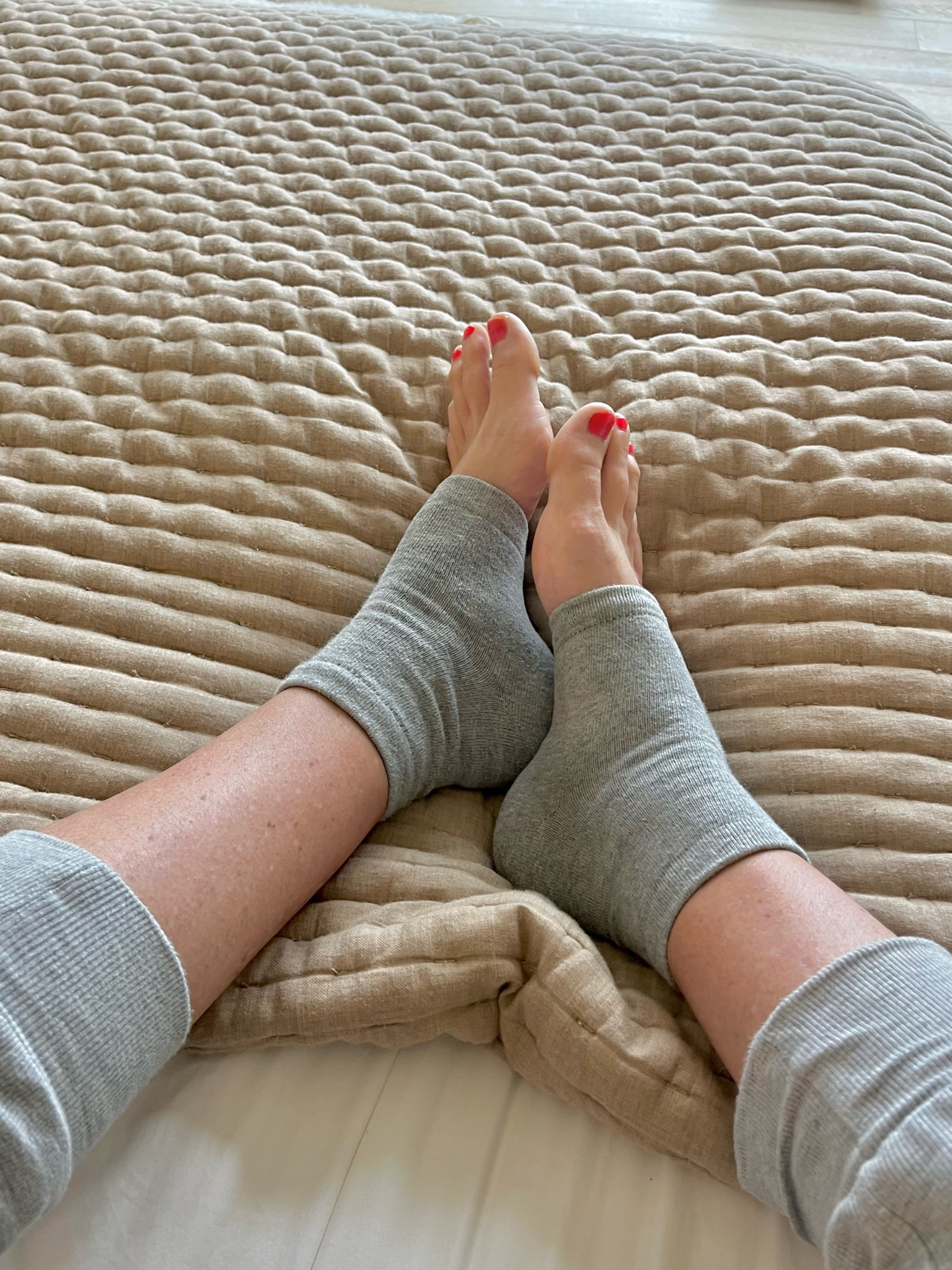 Sleeping socks with gel infused heel pad for dry cracked heels. Let the toes breath!! 


#LTKbeauty