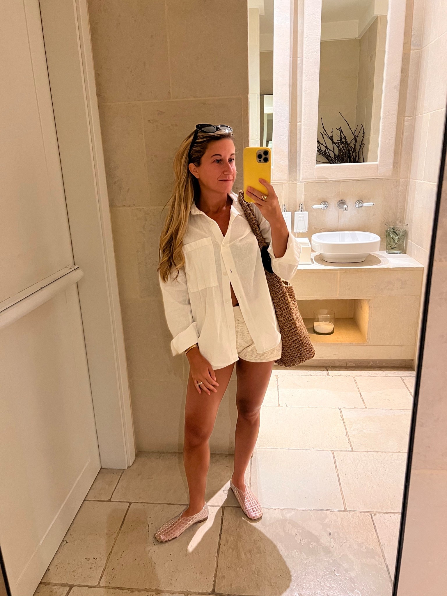 What I packed for Italy 🇮🇹 

Shirt from Abercrombie 
Shoes and bag from Amazon