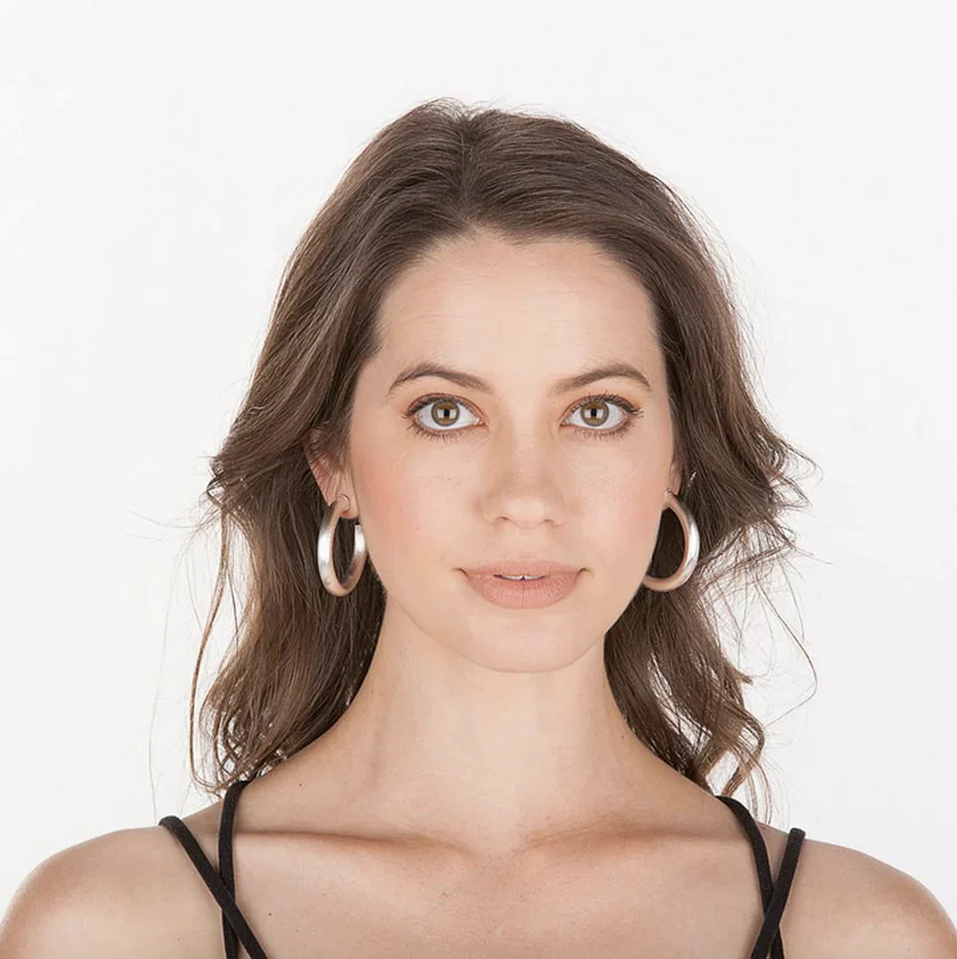 Chantal Hoops | Sheila Fajl