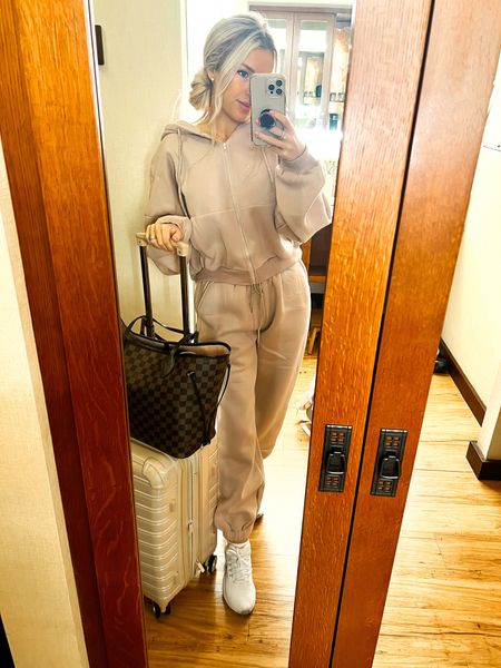 Lounge set. Travel outfit. Airport outfit. Travel style. Sneakers. Comfy outfit  

#LTKSeasonal #LTKshoecrush #LTKtravel