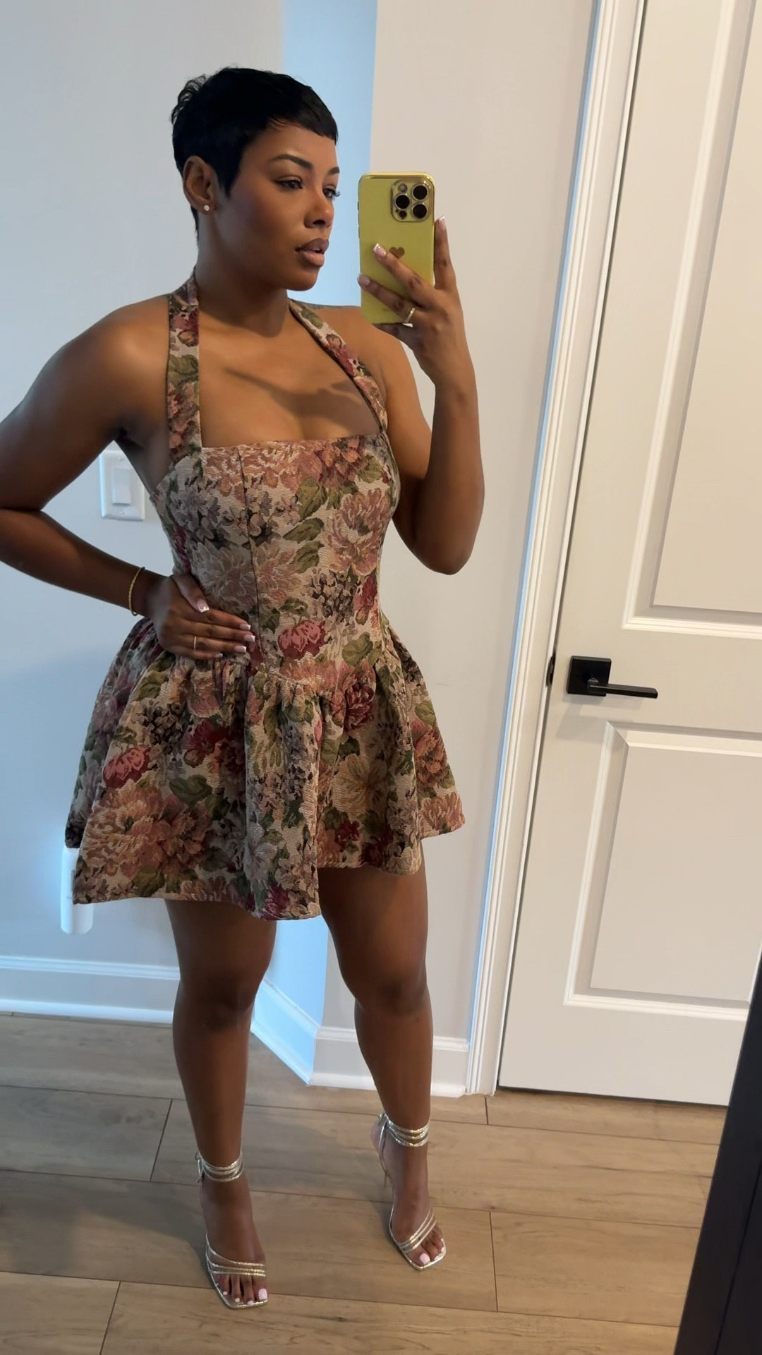 How cutesy is this 😍
 
I’m wearing a size 8 and the waist is a tad bit too big. 