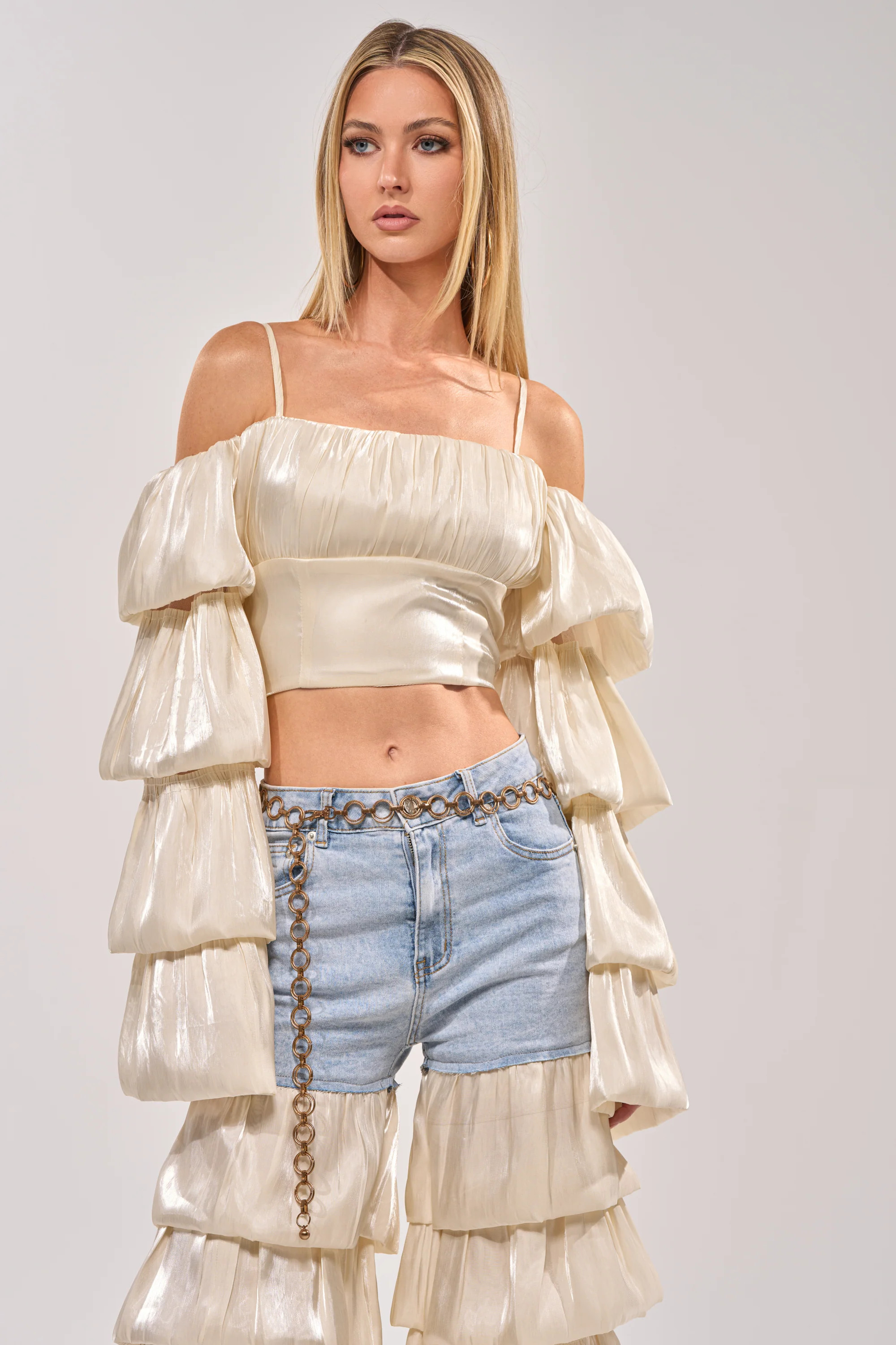 BOUNCIN AROUND BLOUSE | AKIRA
