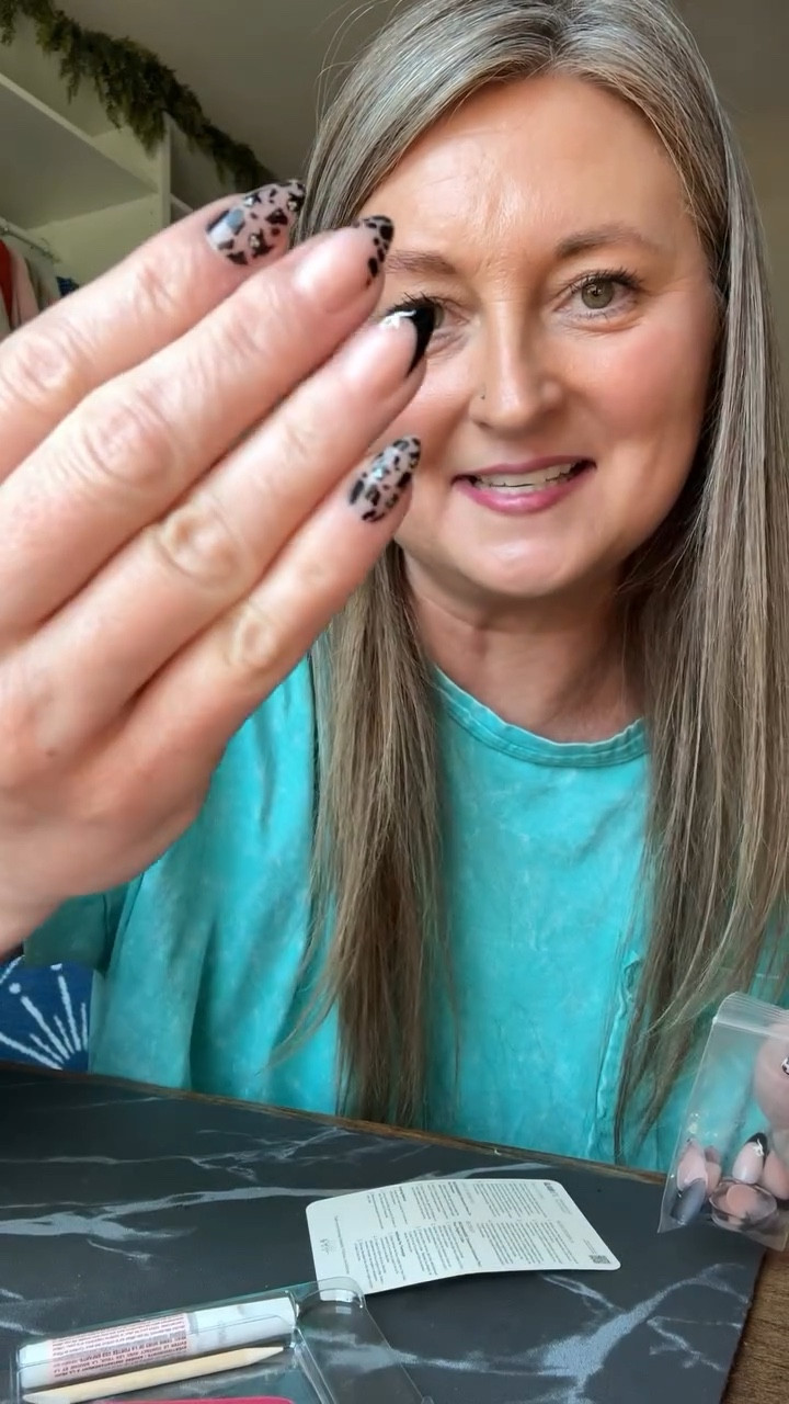 The cutest little Halloween set of press on nails from Glamnetic! I love the little ghosts 

#LTKStyleTip #LTKBeauty