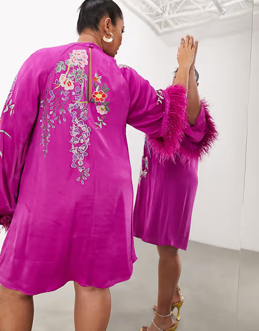 ASOS Edition Curve – Minikleid in Rosa mit Blumen- und -Phönix-Stickerei und Kunstfederbesatz | ASOS (Global)