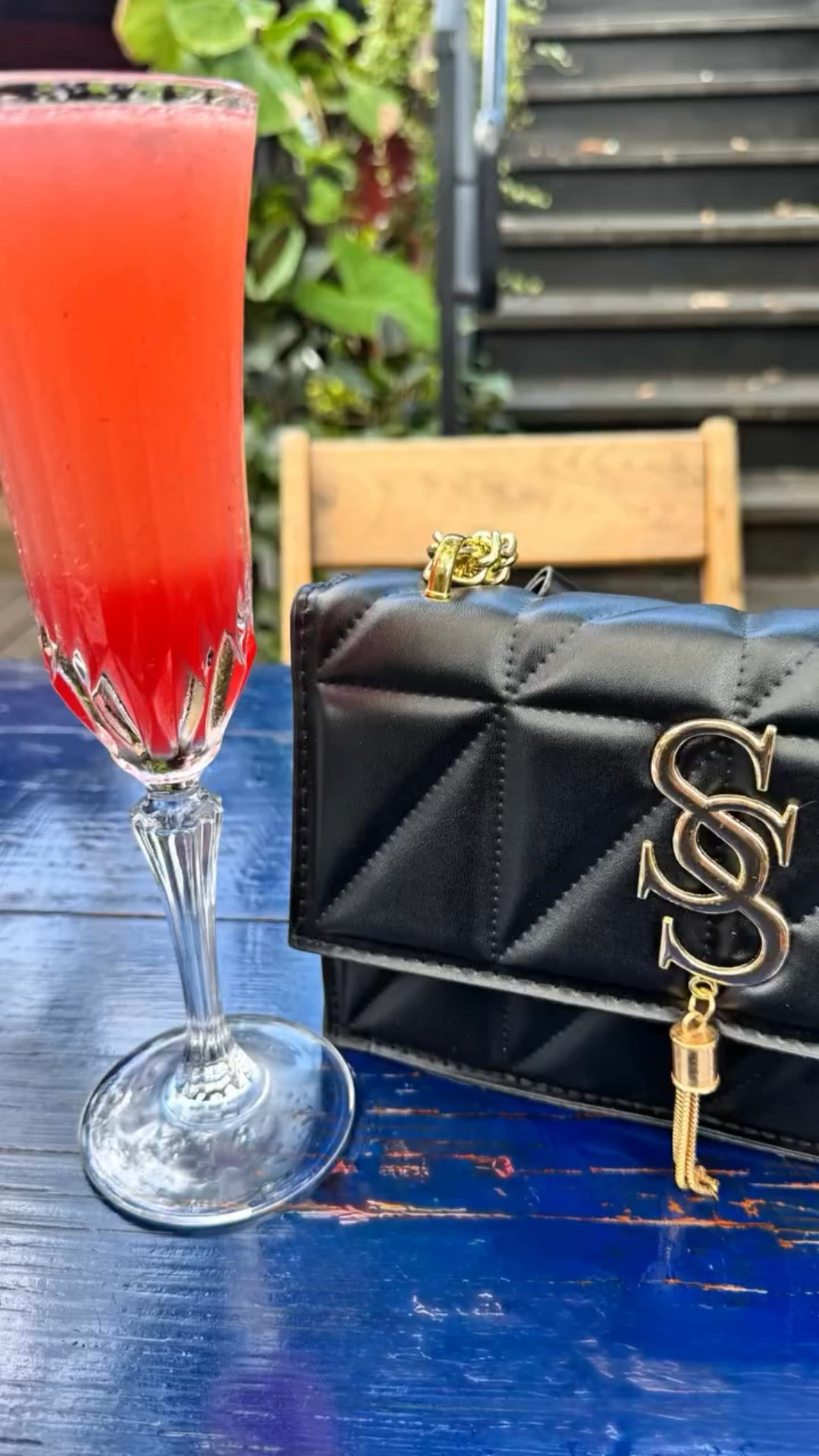 The air got a little bite to it today👀… let me REWEAR this set one more time before the chills come flying through here😅💨 but maybe not because I can always pair it with some knee high boots & a long coat👌🏾

#outfitoftoday #chinneseechronicles #outfitinspiration #adidassamba #sheinfinds #affordableoutfit #grwm