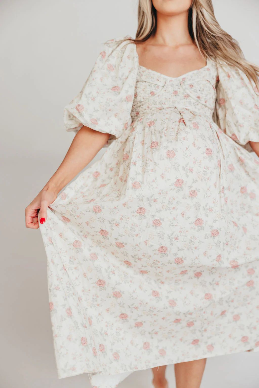 Harlow Maxi Dress in Off-White Floral - Bump Friendly & Inclusive Sizi | Worth Collective